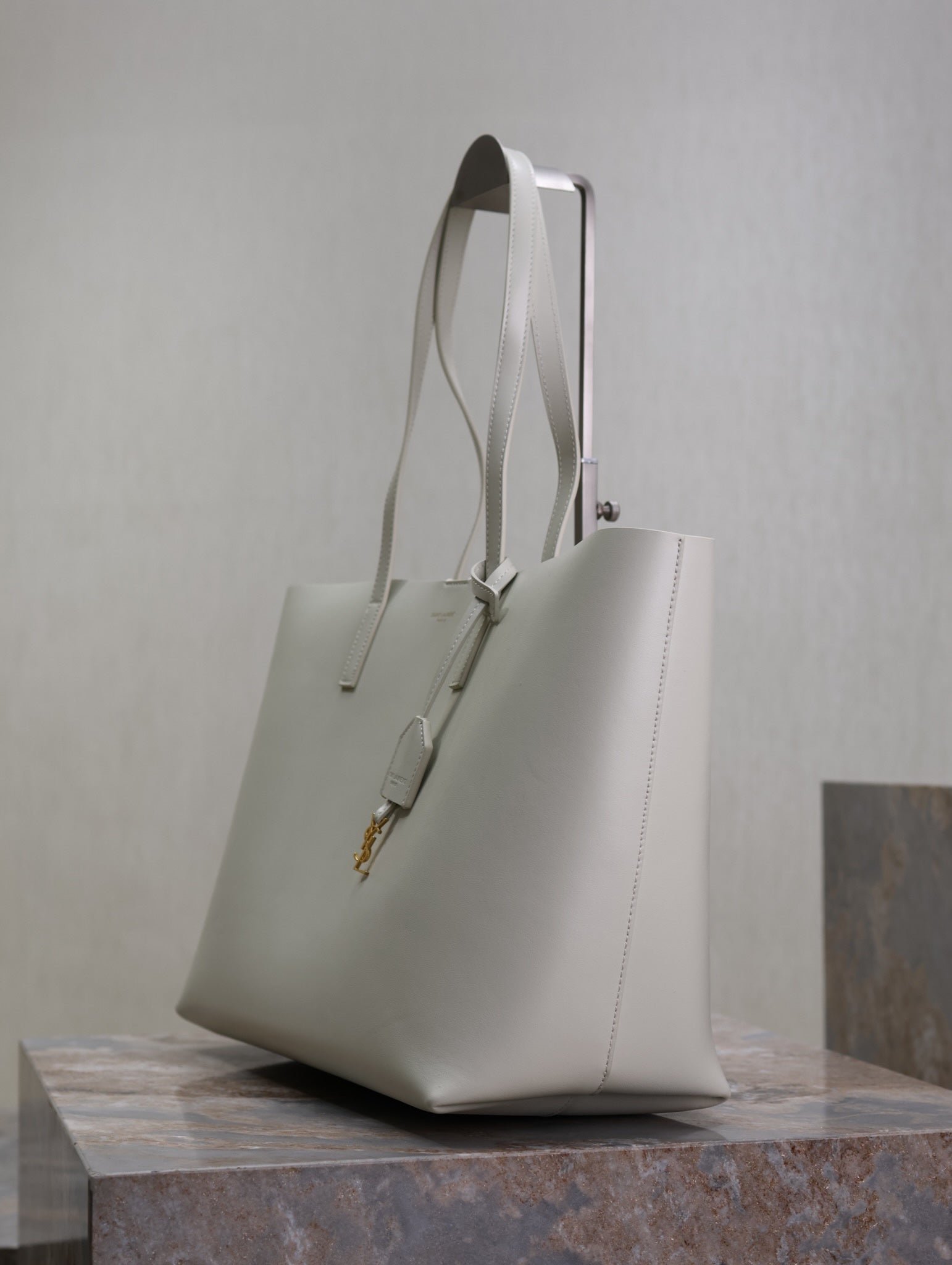 {Style No: DCQYI51Z} SHOPPING TOTE BAG 38 IN WHITE CALFSKIN - Image 2