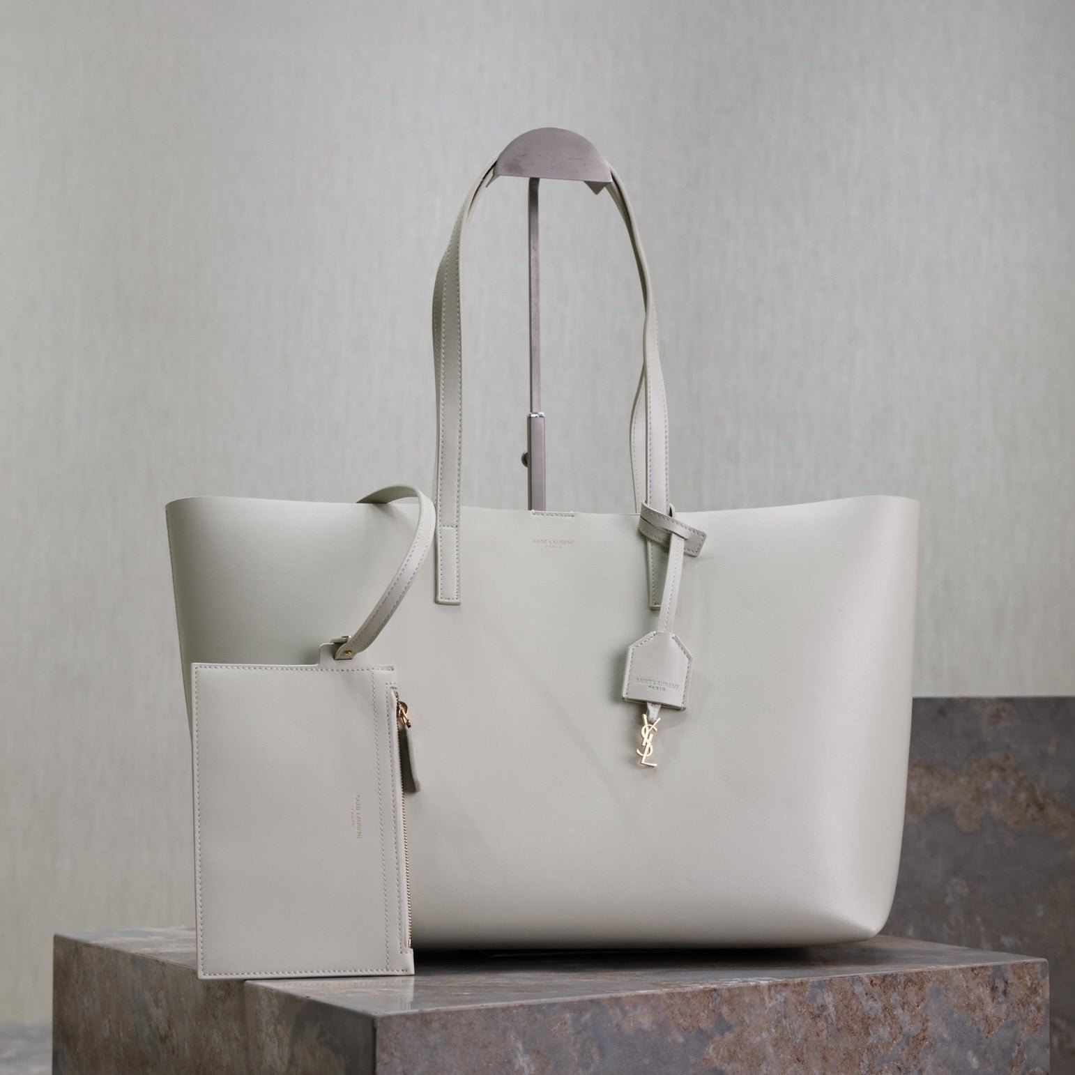 {Style No: DCQYI51Z} SHOPPING TOTE BAG 38 IN WHITE CALFSKIN