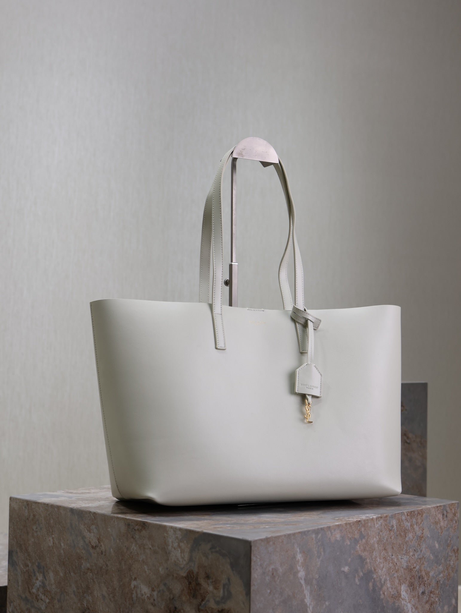 {Style No: DCQYI51Z} SHOPPING TOTE BAG 38 IN WHITE CALFSKIN - Image 6