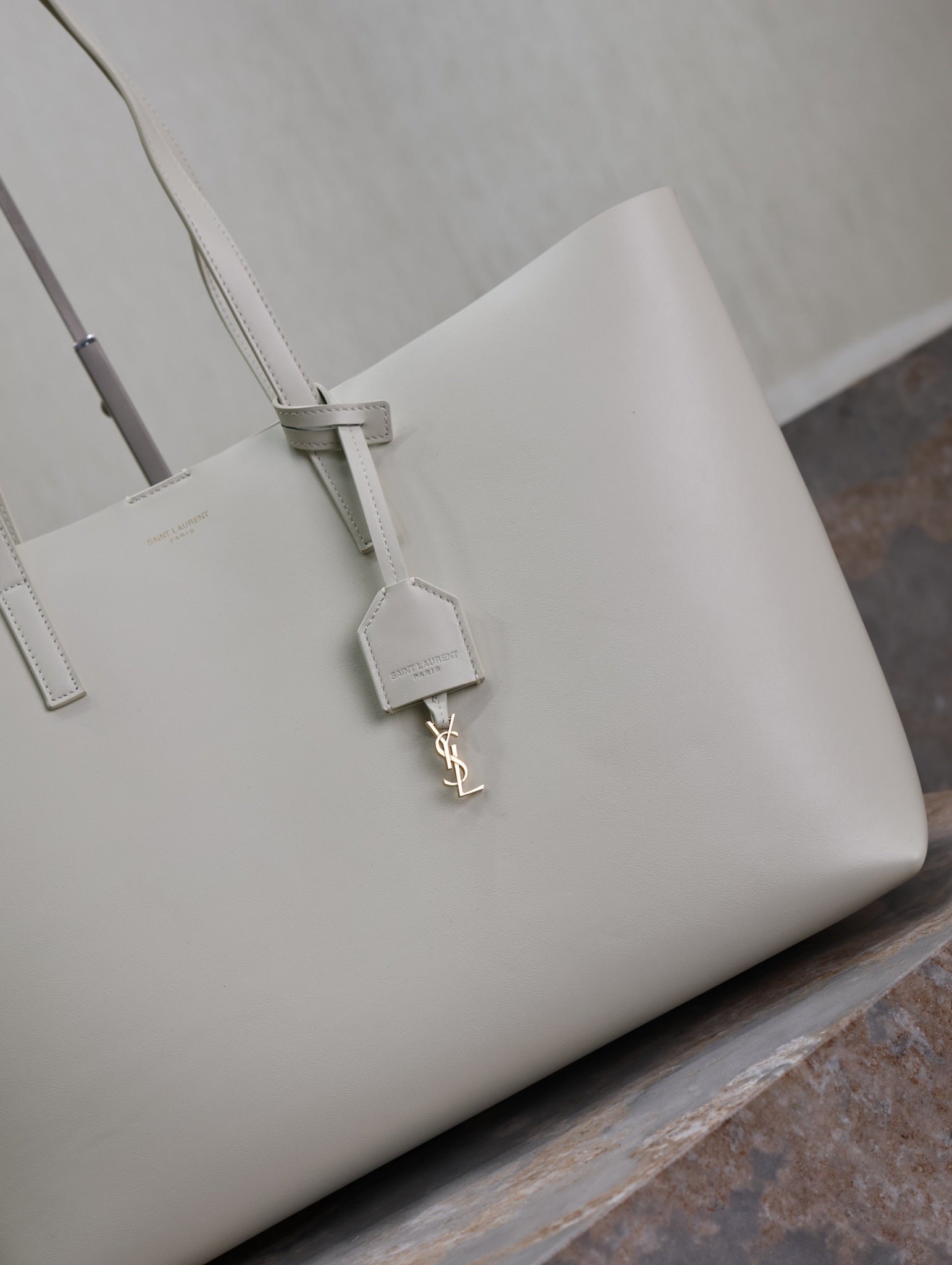 {Style No: DCQYI51Z} SHOPPING TOTE BAG 38 IN WHITE CALFSKIN - Image 5