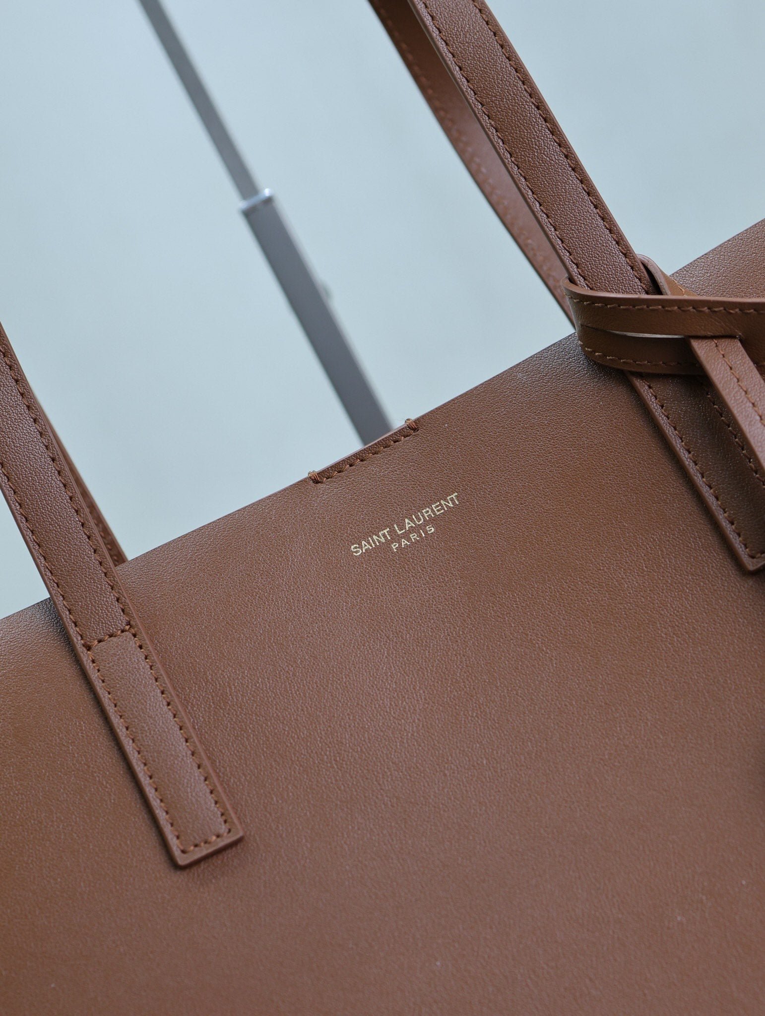 {Style No: A8IKQ3GO} SHOPPING TOTE BAG 38 IN RED BROWN CALFSKIN - Image 2