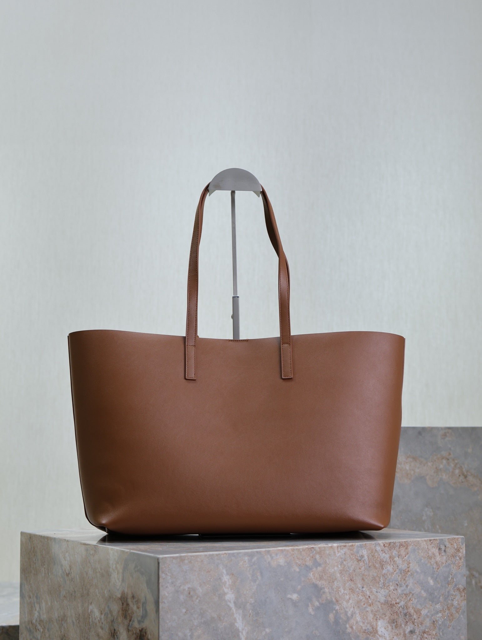 {Style No: A8IKQ3GO} SHOPPING TOTE BAG 38 IN RED BROWN CALFSKIN - Image 6