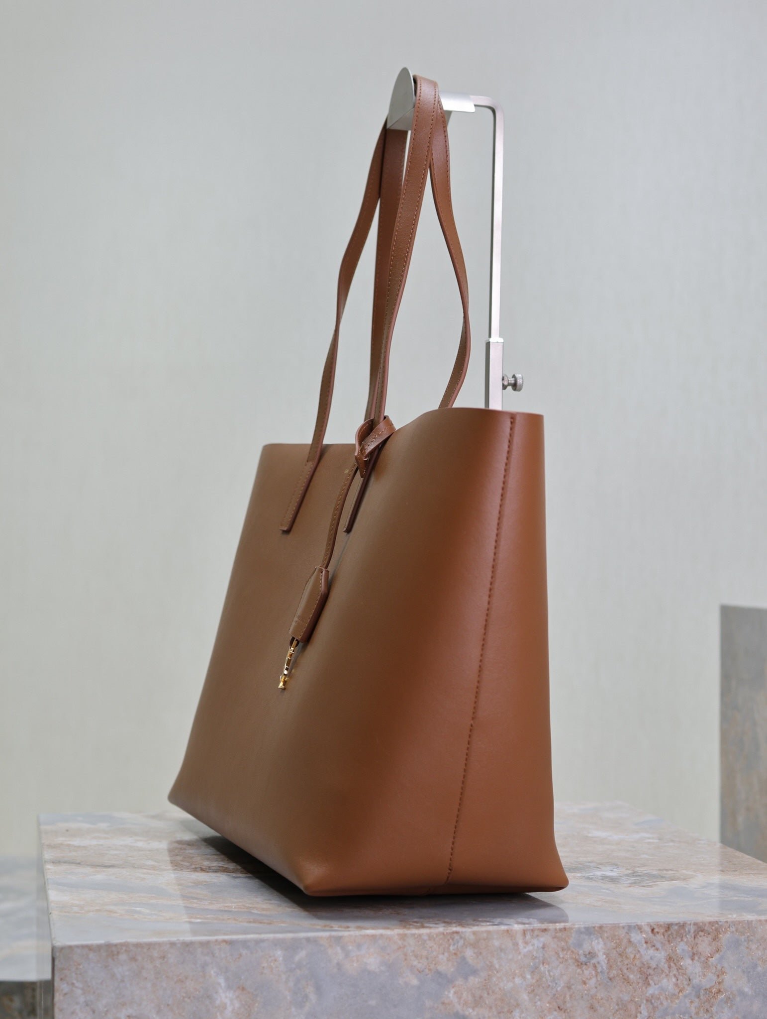 {Style No: A8IKQ3GO} SHOPPING TOTE BAG 38 IN RED BROWN CALFSKIN - Image 8