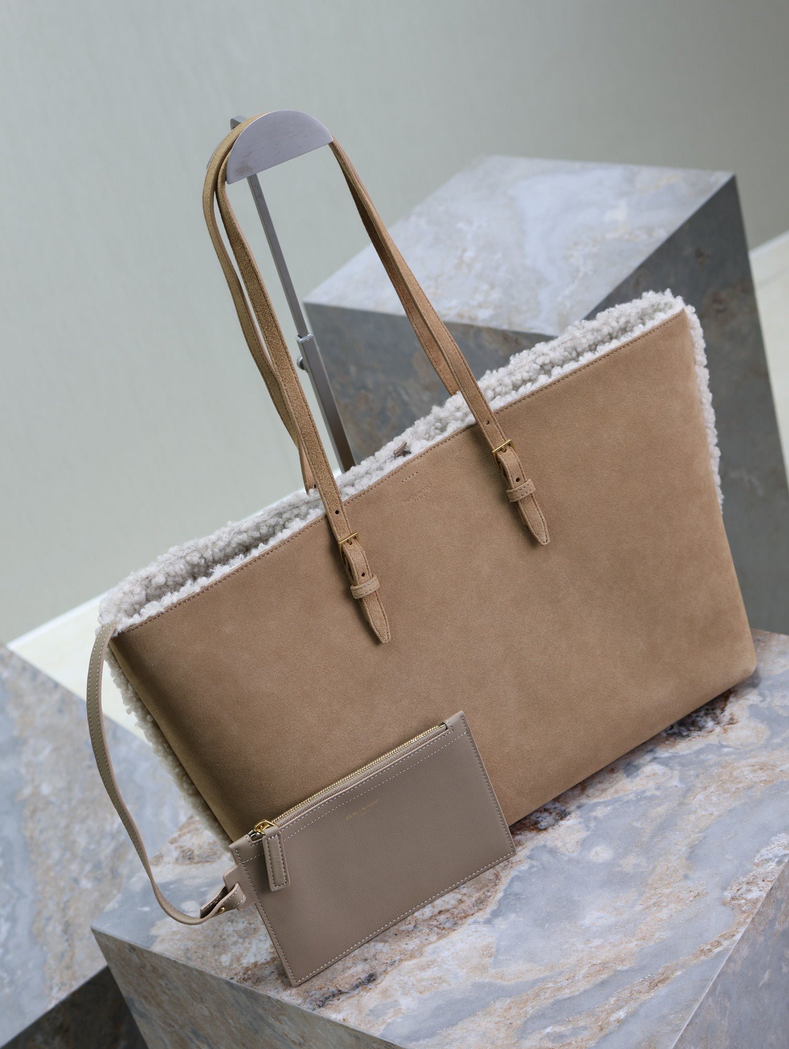 {Style No: MIFJGYD5} SHOPPING TOTE BAG 38 IN TAN BROWN SUEDE AND WHITE SHEARLING TRIM - Image 3