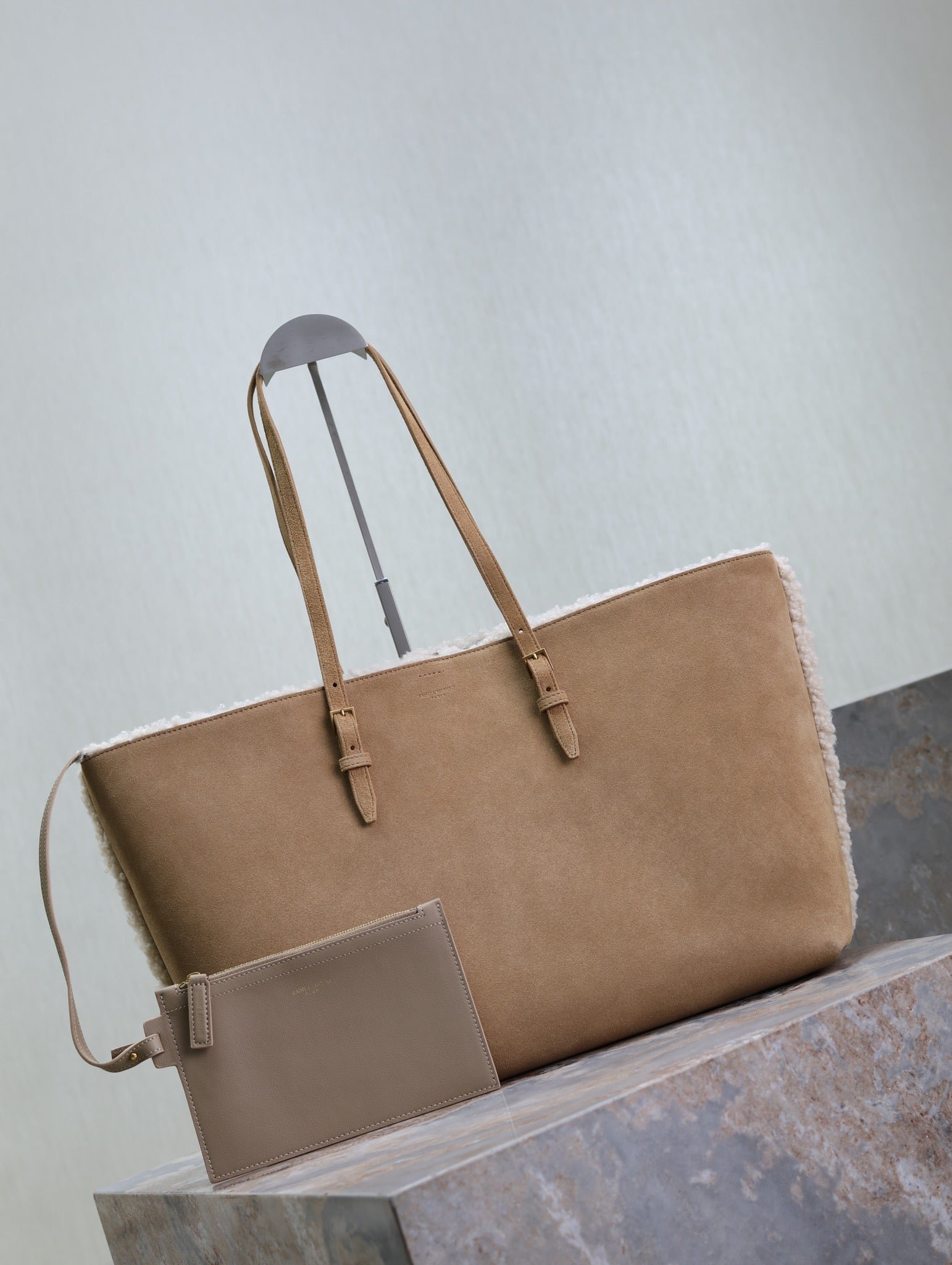{Style No: MIFJGYD5} SHOPPING TOTE BAG 38 IN TAN BROWN SUEDE AND WHITE SHEARLING TRIM - Image 2