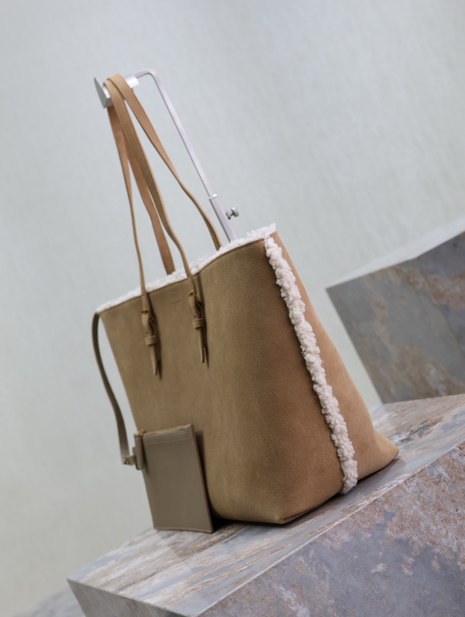 {Style No: MIFJGYD5} SHOPPING TOTE BAG 38 IN TAN BROWN SUEDE AND WHITE SHEARLING TRIM - Image 5