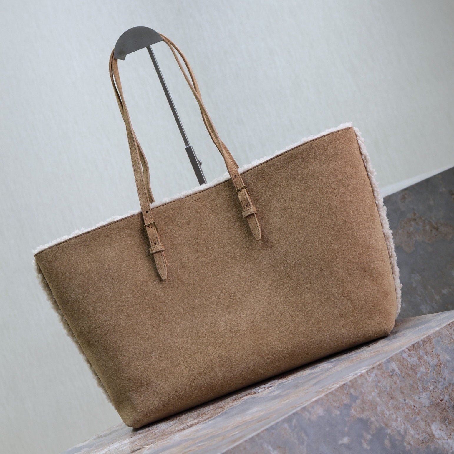{Style No: MIFJGYD5} SHOPPING TOTE BAG 38 IN TAN BROWN SUEDE AND WHITE SHEARLING TRIM