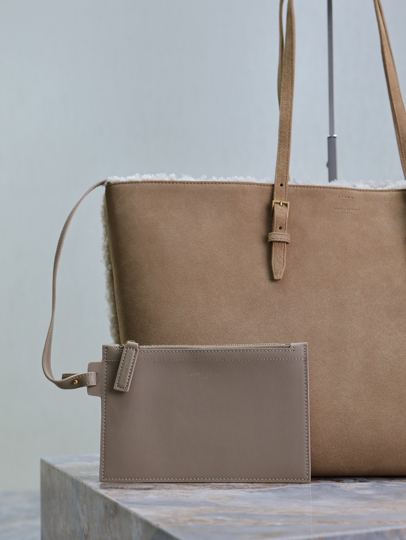 {Style No: MIFJGYD5} SHOPPING TOTE BAG 38 IN TAN BROWN SUEDE AND WHITE SHEARLING TRIM - Image 8