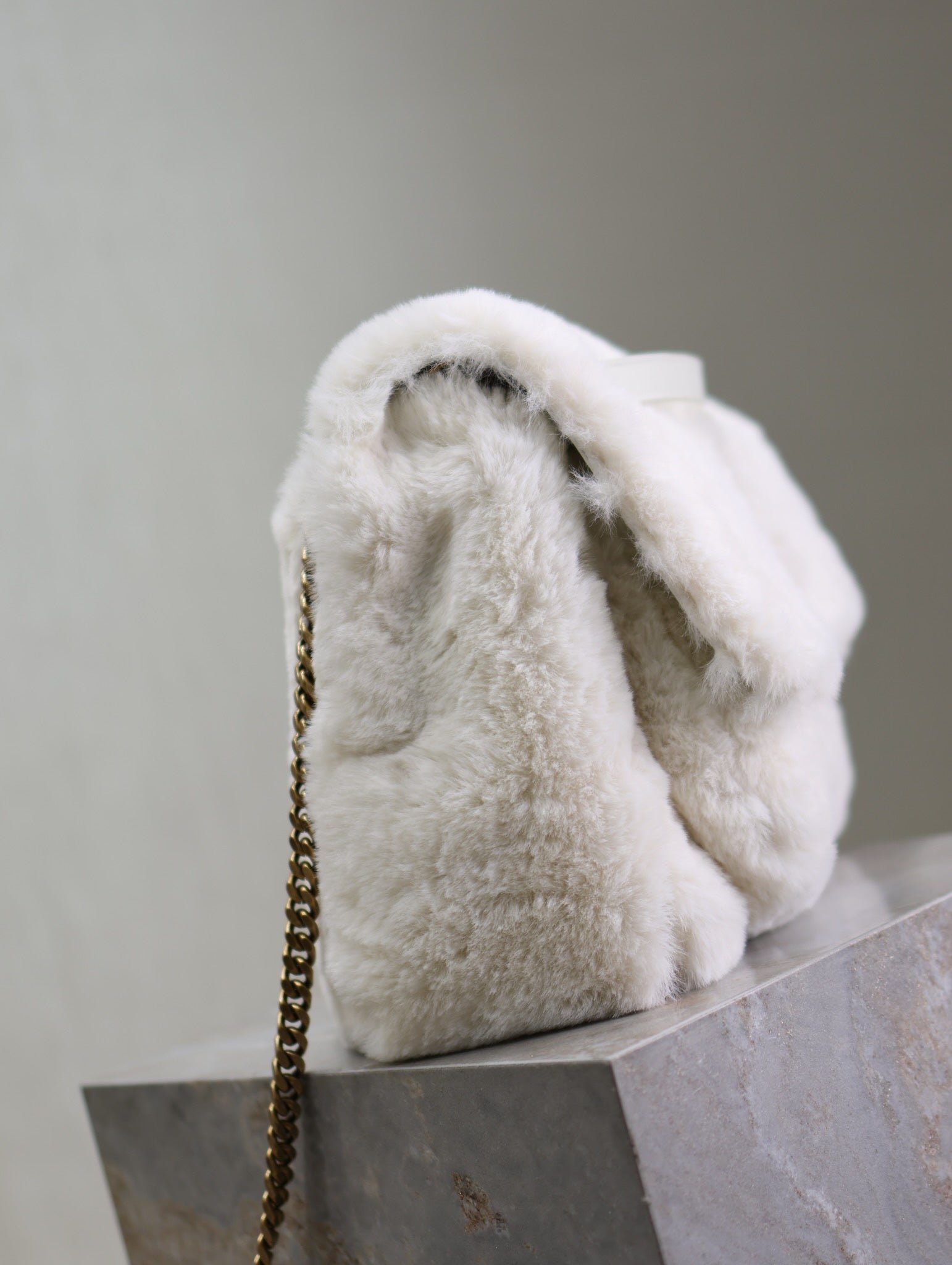 {Style No: BHPHMN3M} NIKI LARGE 32 IN WHITE RABBIT FUR GOLD HARDWARE - Image 2