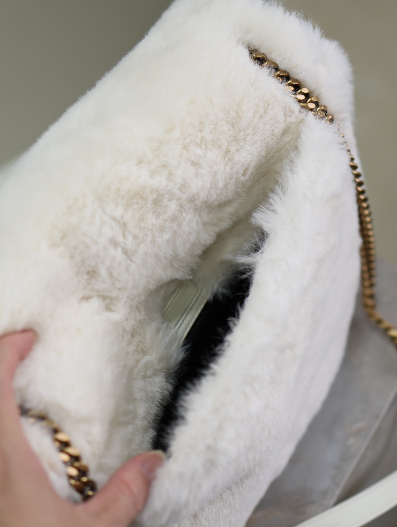 {Style No: BHPHMN3M} NIKI LARGE 32 IN WHITE RABBIT FUR GOLD HARDWARE - Image 7