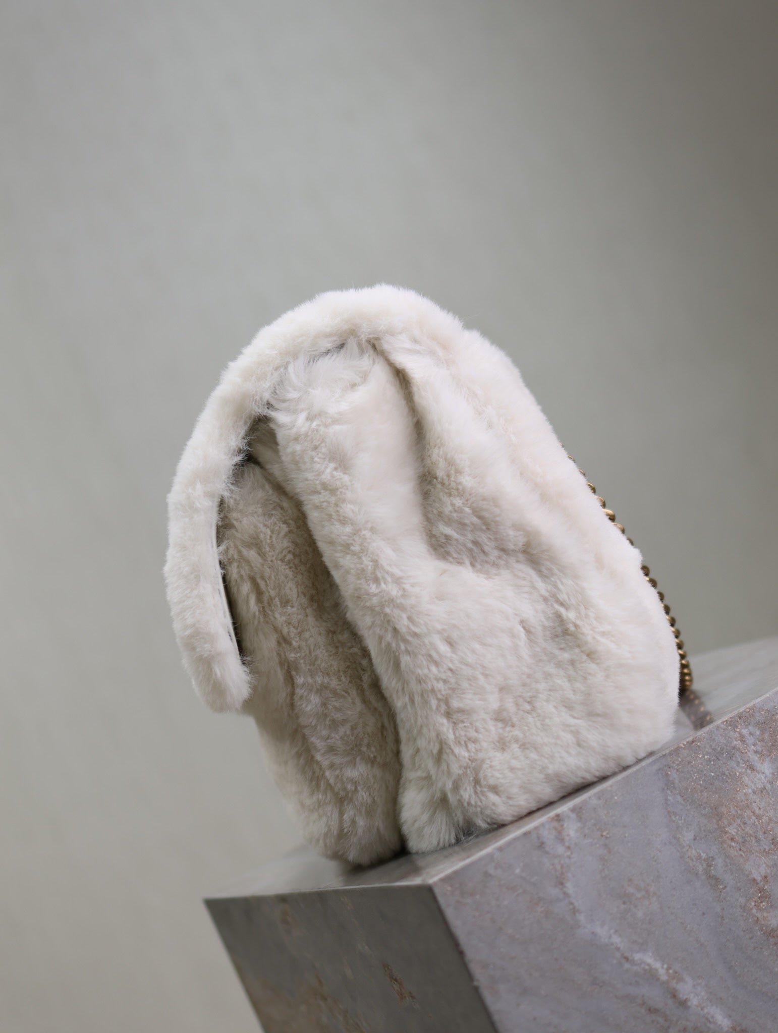 {Style No: BHPHMN3M} NIKI LARGE 32 IN WHITE RABBIT FUR GOLD HARDWARE - Image 8