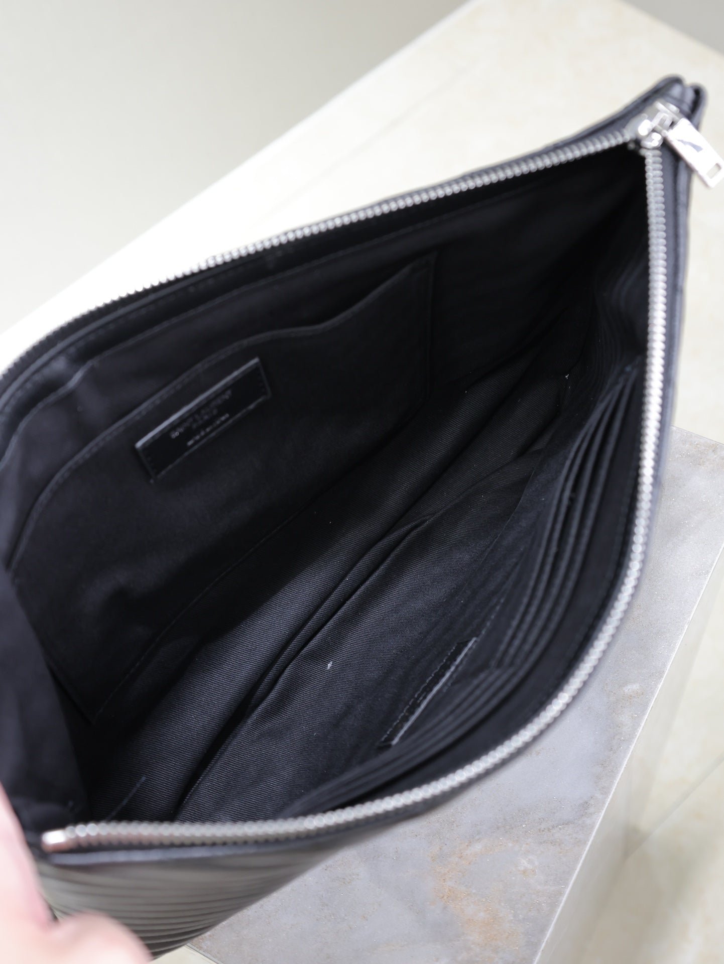{Style No: W1NR18X6} CLUTCH 36 IN BLACK QUILTED CALFSKIN SILVER BUCKLE - Image 9