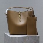 {Style No: S64B2B7H} YSL 25S LE 5 À 7 BAG 26 IN BROWN CALFSKIN GOLD HARDWRE