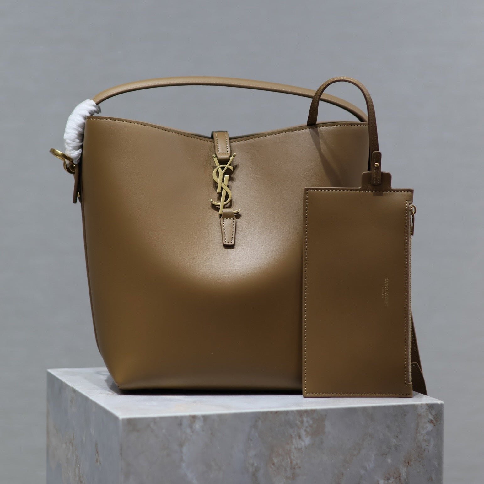 {Style No: 97WBMYJ1} YSL 25S LE 5 À 7 BAG 26 IN BROWN CALFSKIN GOLD HARDWARE