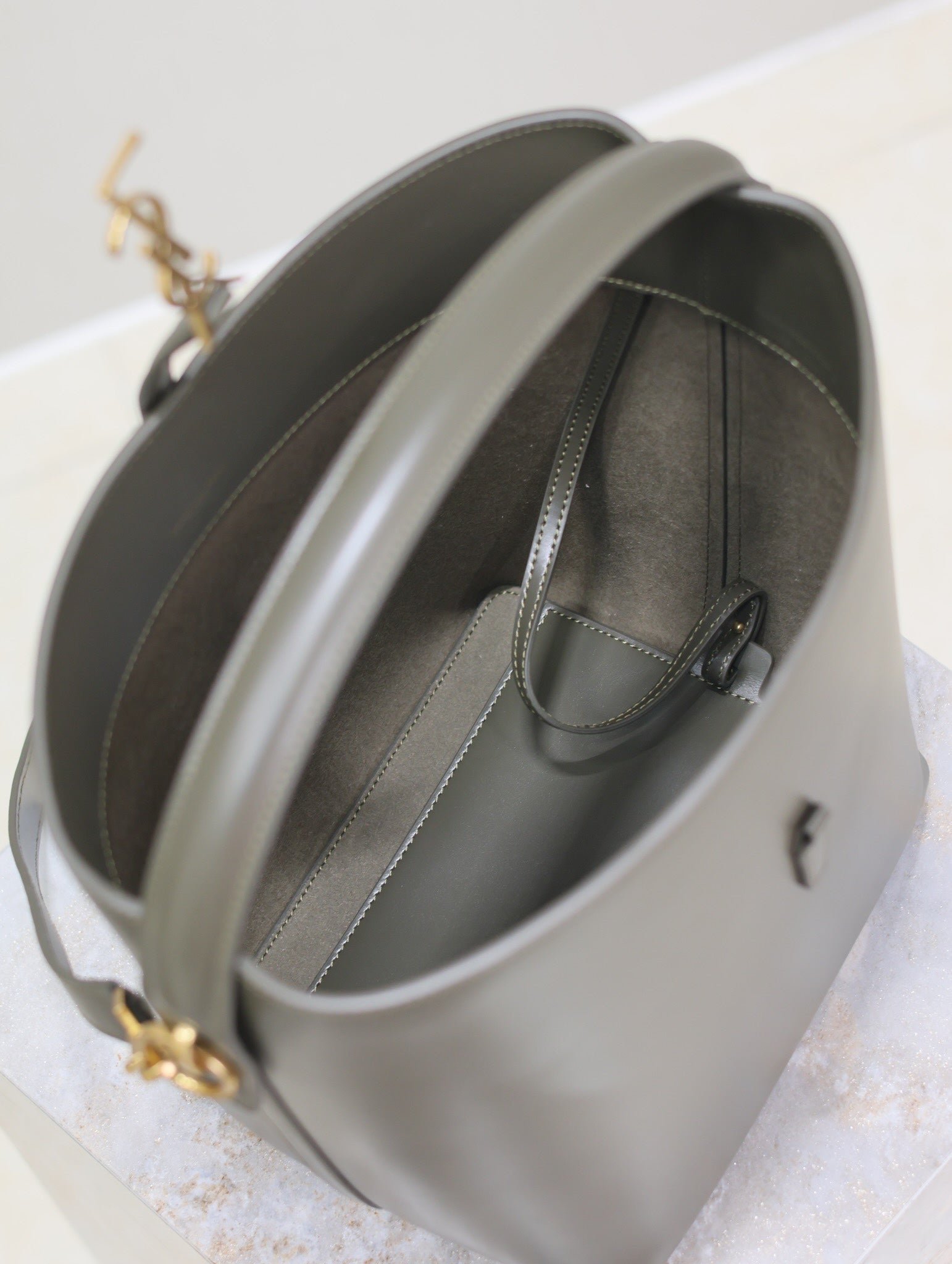 {Style No: U2IJO8XF} YSL 25S LE 5 À 7 BUCKET 26 IN DARK OLIVE CALFSKIN GOLD HARDWRE - Image 5