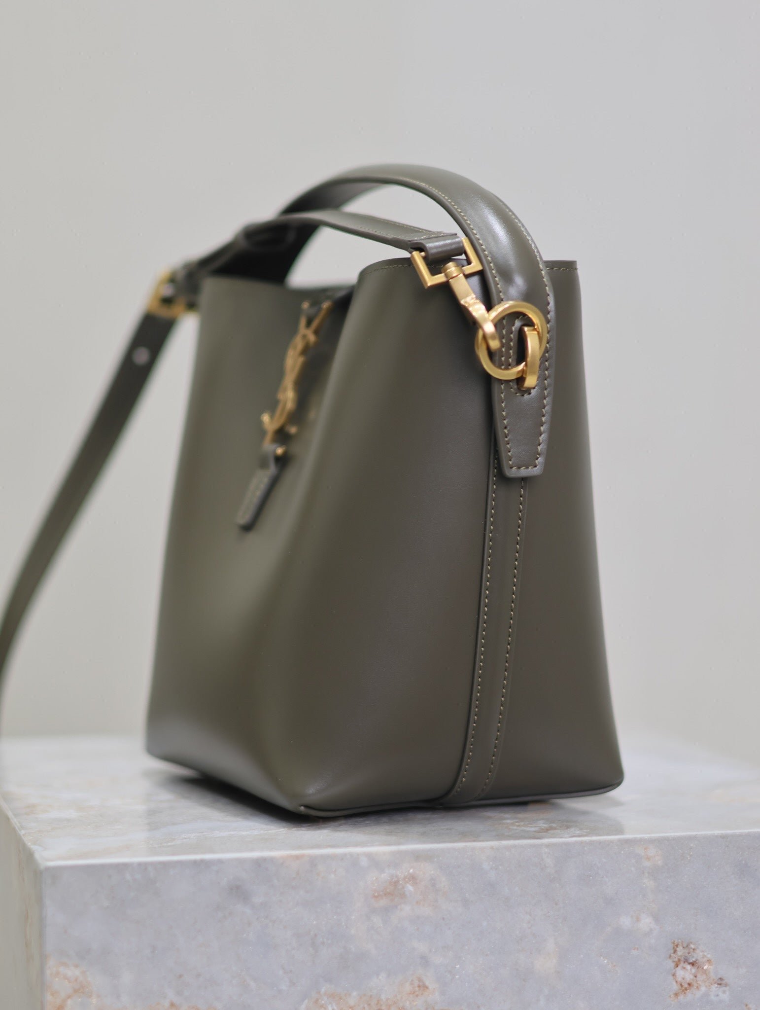 {Style No: RFOP7QY2} YSL 25S LE 37 MINI 20 IN DARK OLIVE CALFSKIN GOLD HARDWARE - Image 5