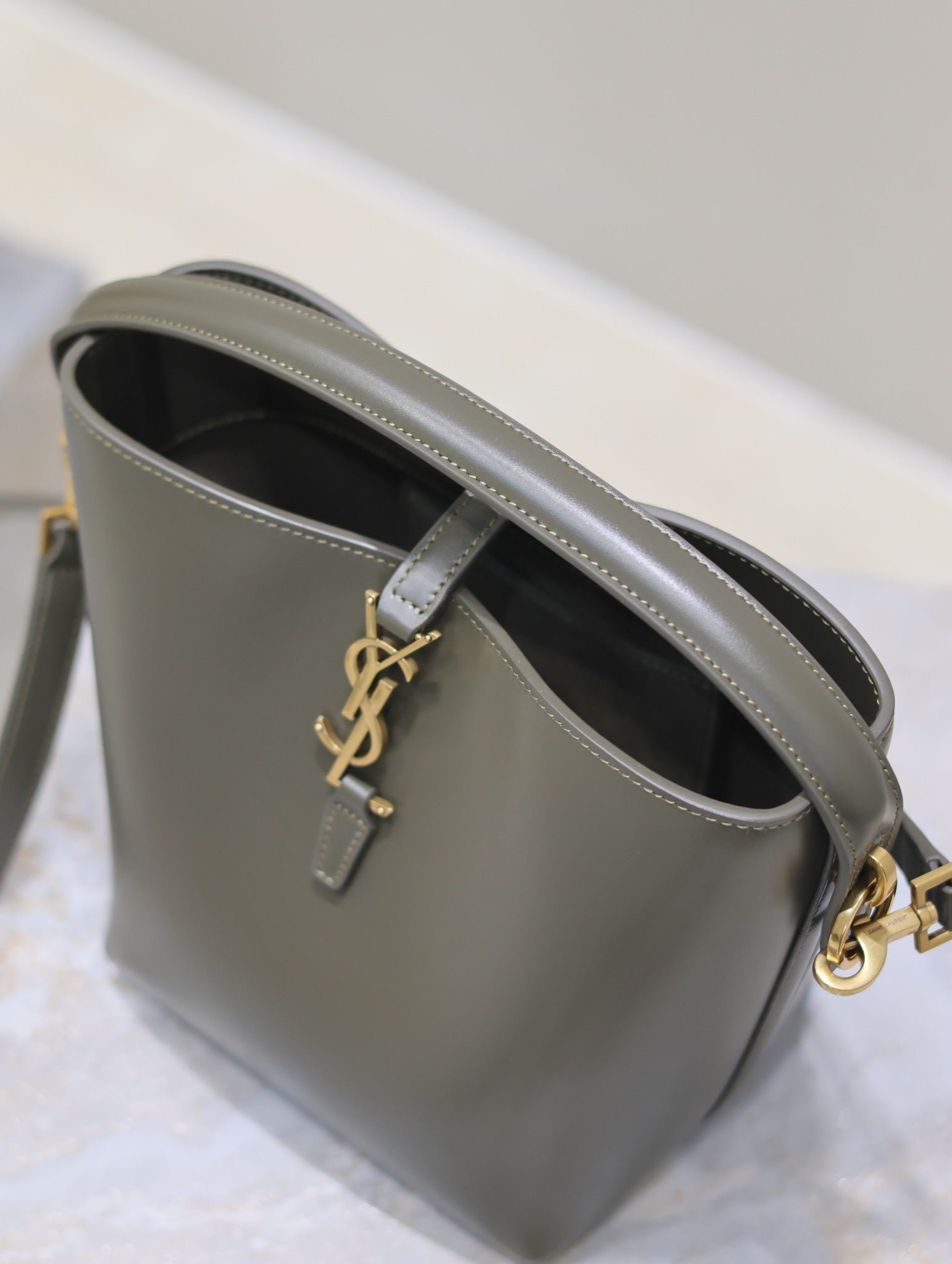 {Style No: UP9KO1NQ} YSL 25S LE 37 MINI 20 IN DARK OLIVE CALFSKIN GOLD HARDWRE - Image 6