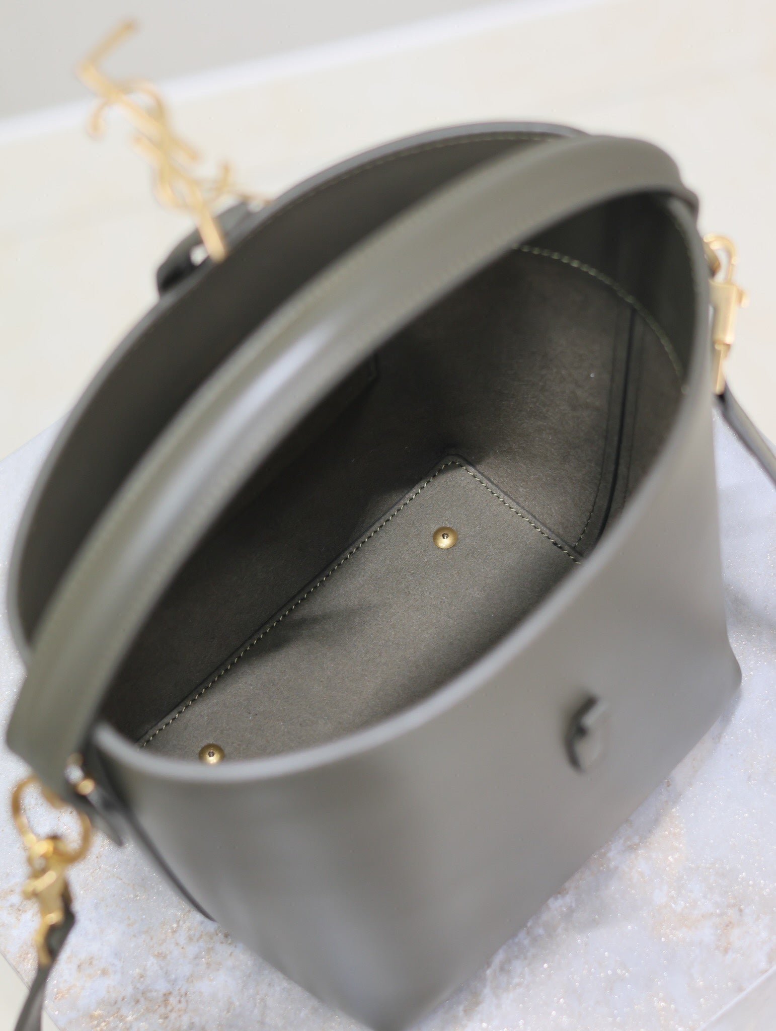 {Style No: RFOP7QY2} YSL 25S LE 37 MINI 20 IN DARK OLIVE CALFSKIN GOLD HARDWARE - Image 8