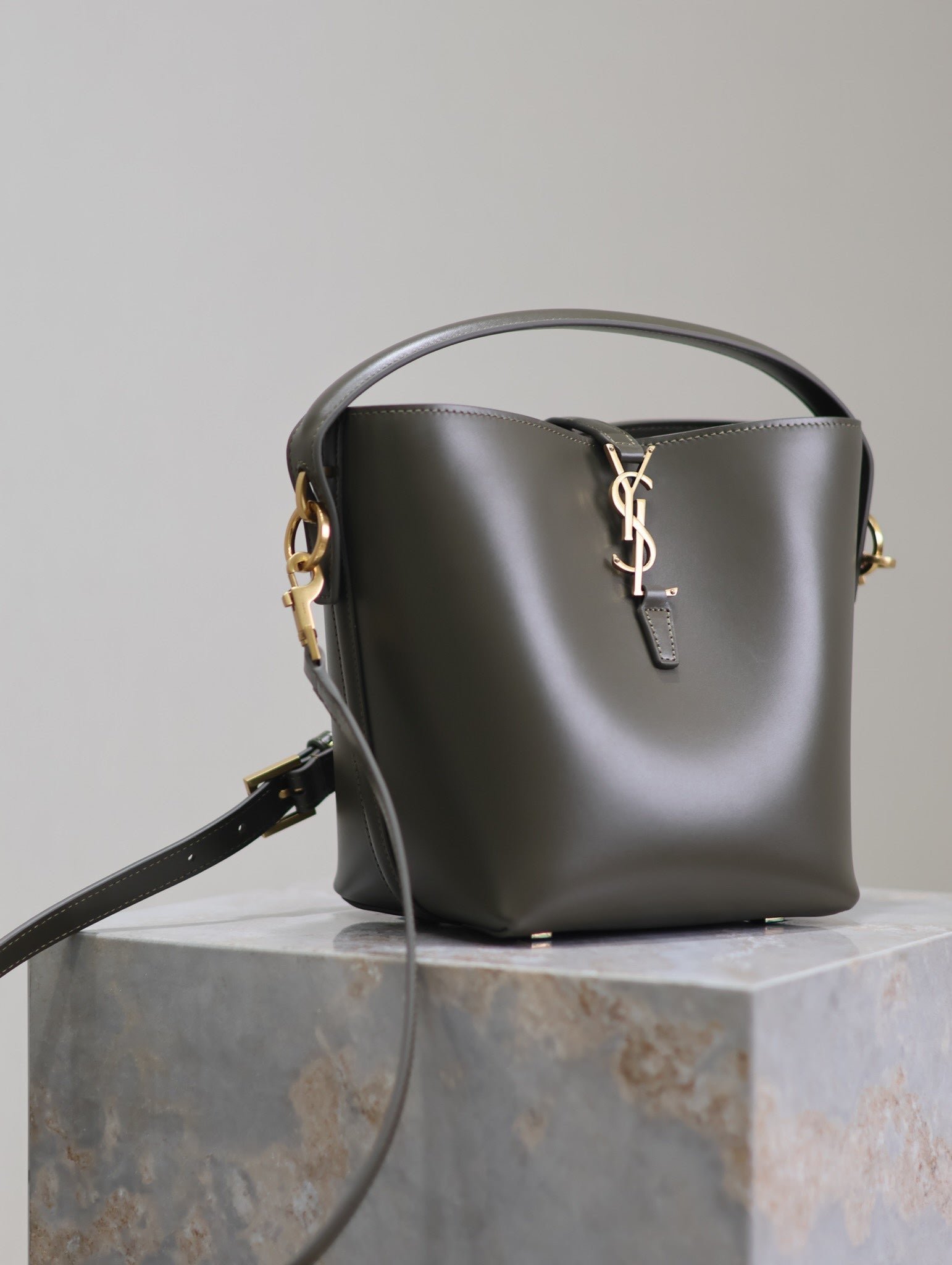 {Style No: RFOP7QY2} YSL 25S LE 37 MINI 20 IN DARK OLIVE CALFSKIN GOLD HARDWARE - Image 7