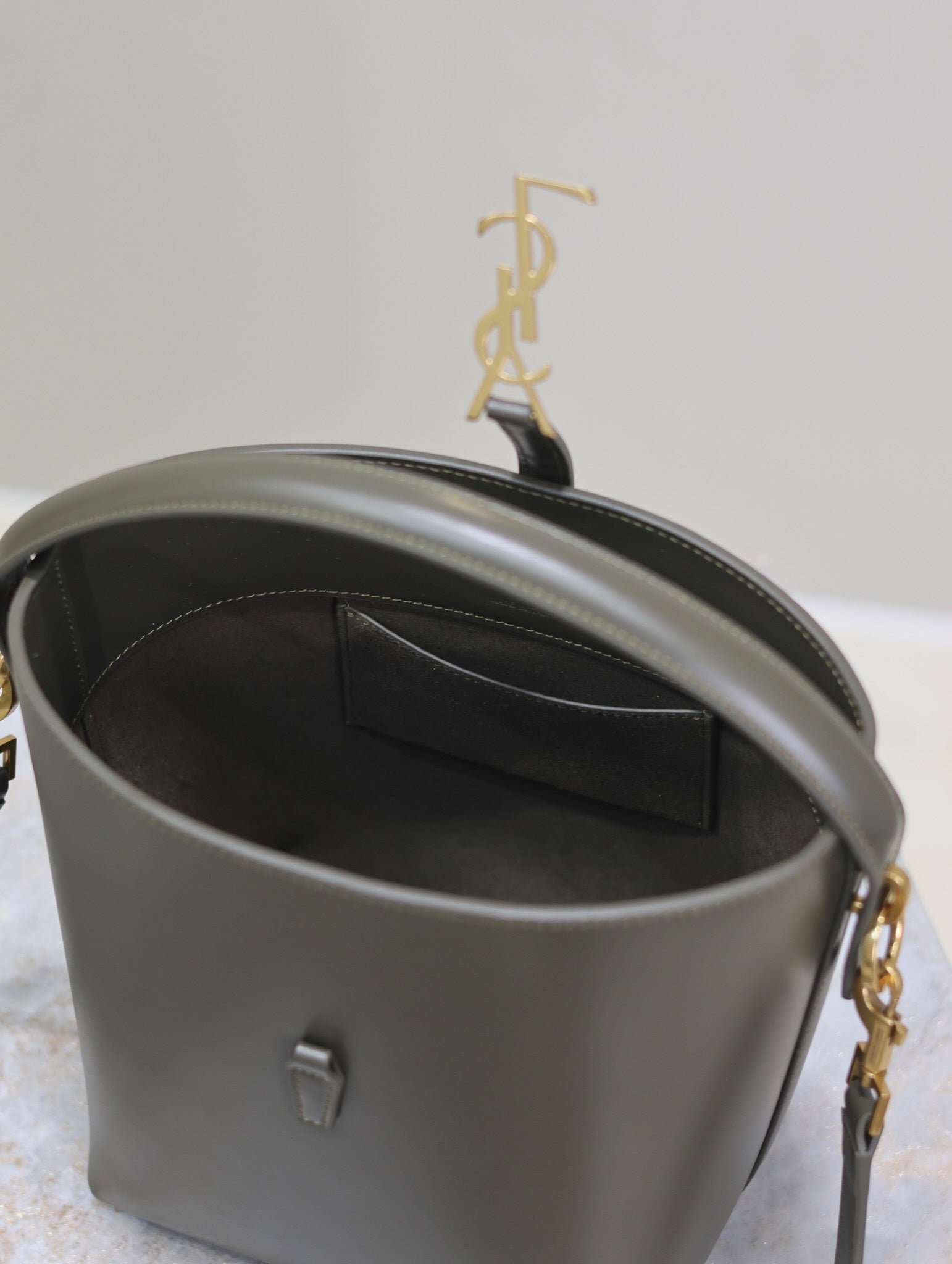 {Style No: RFOP7QY2} YSL 25S LE 37 MINI 20 IN DARK OLIVE CALFSKIN GOLD HARDWARE - Image 4