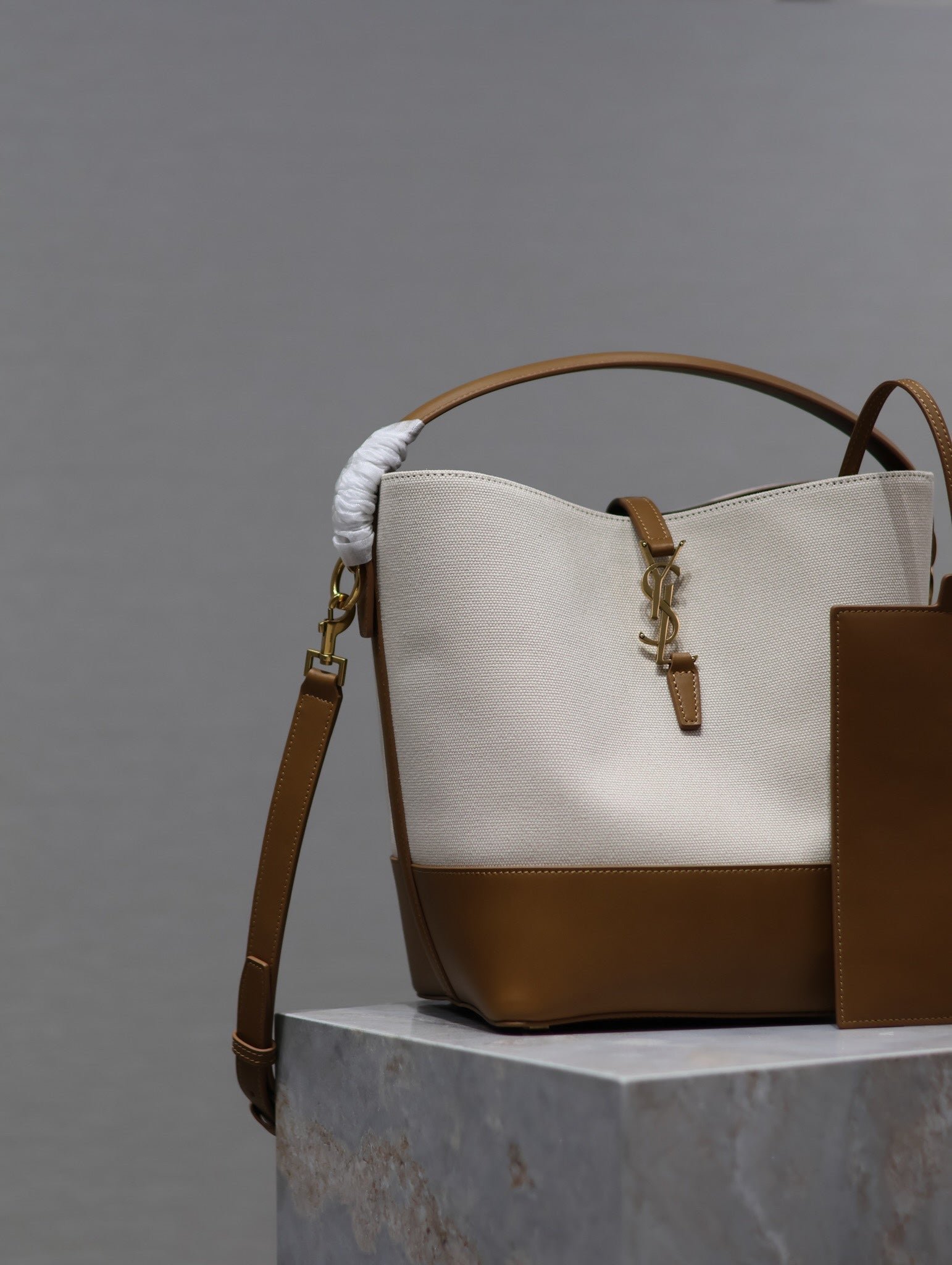 {Style No: YULIEF71} YSL 25S LE 5 À 7 BUCKET 26 IN CREAM BROWN CALFSKIN AND CANVAS GOLD HARDWARE - Image 8
