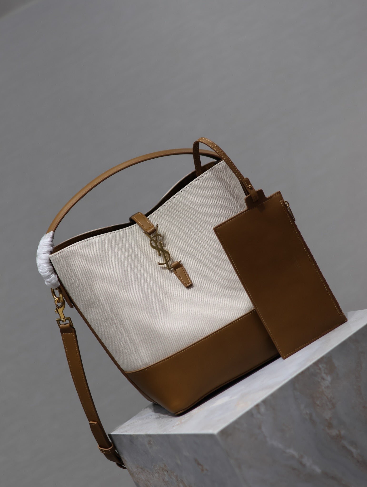 {Style No: YULIEF71} YSL 25S LE 5 À 7 BUCKET 26 IN CREAM BROWN CALFSKIN AND CANVAS GOLD HARDWARE - Image 4