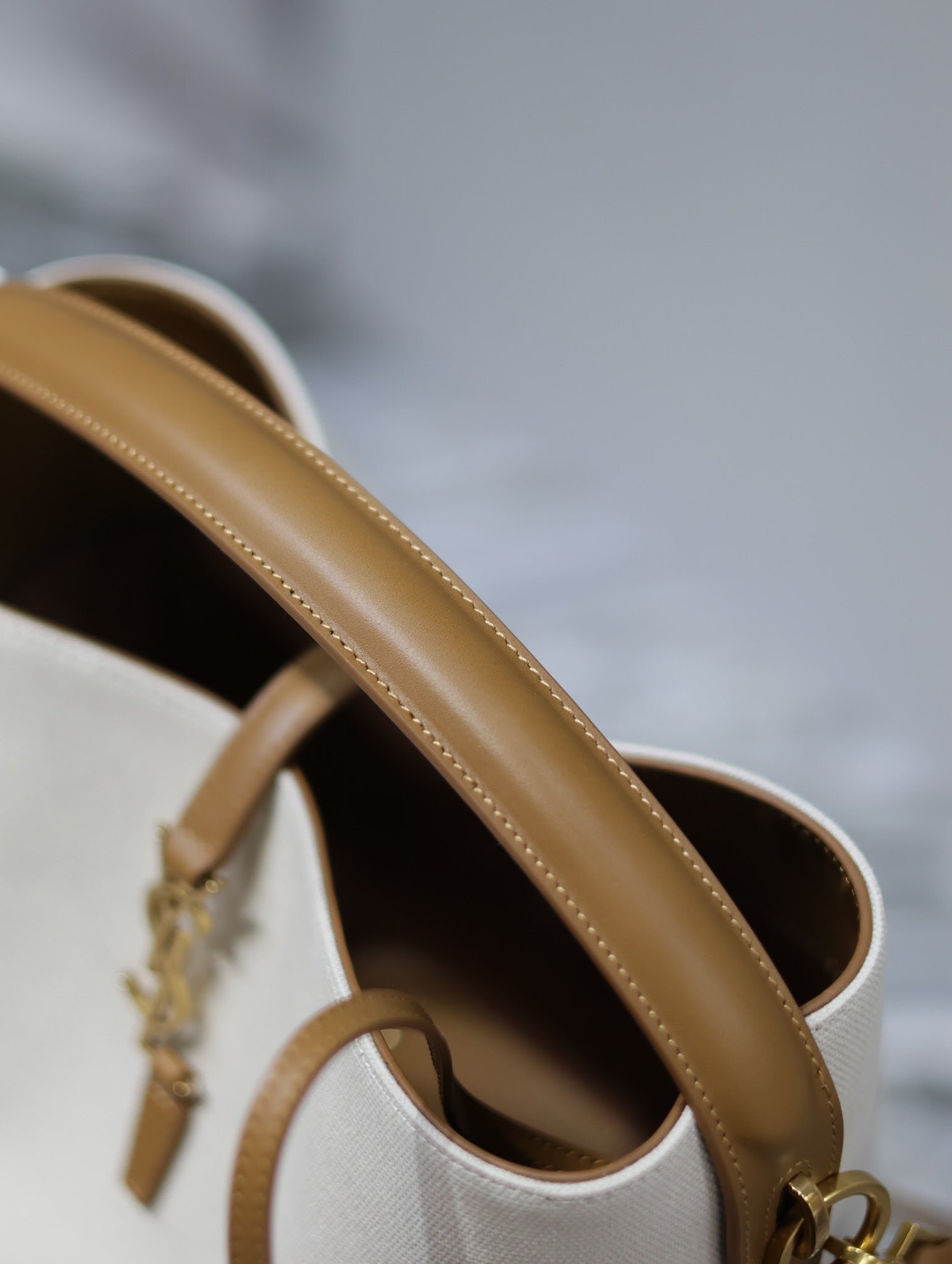{Style No: YULIEF71} YSL 25S LE 5 À 7 BUCKET 26 IN CREAM BROWN CALFSKIN AND CANVAS GOLD HARDWARE - Image 7