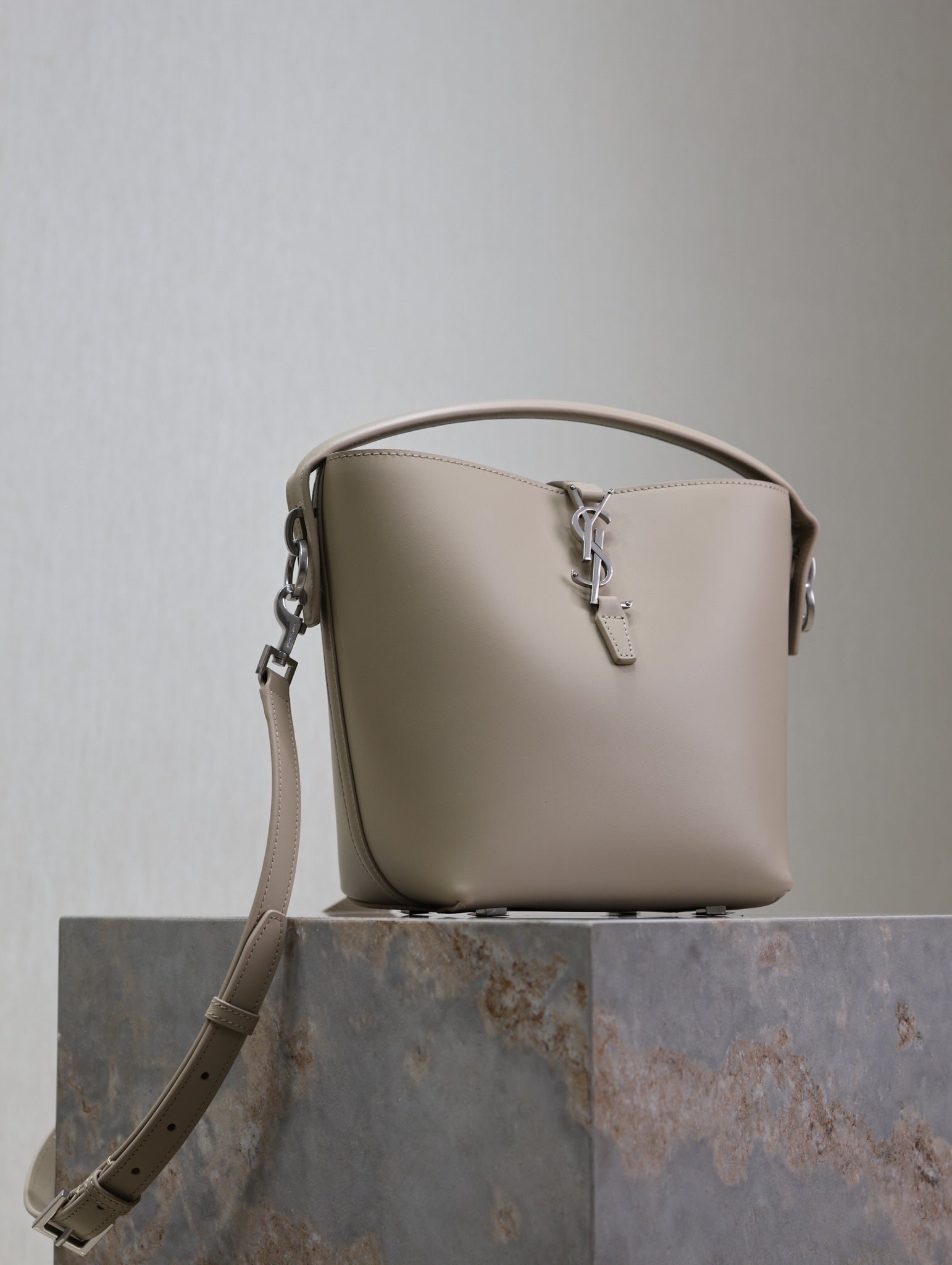 {Style No: M7KRBSFS} YSL 25S LE 37 BAG 20 IN DUSTY GRAY CALFSKIN SILVER HARDWRE - Image 8