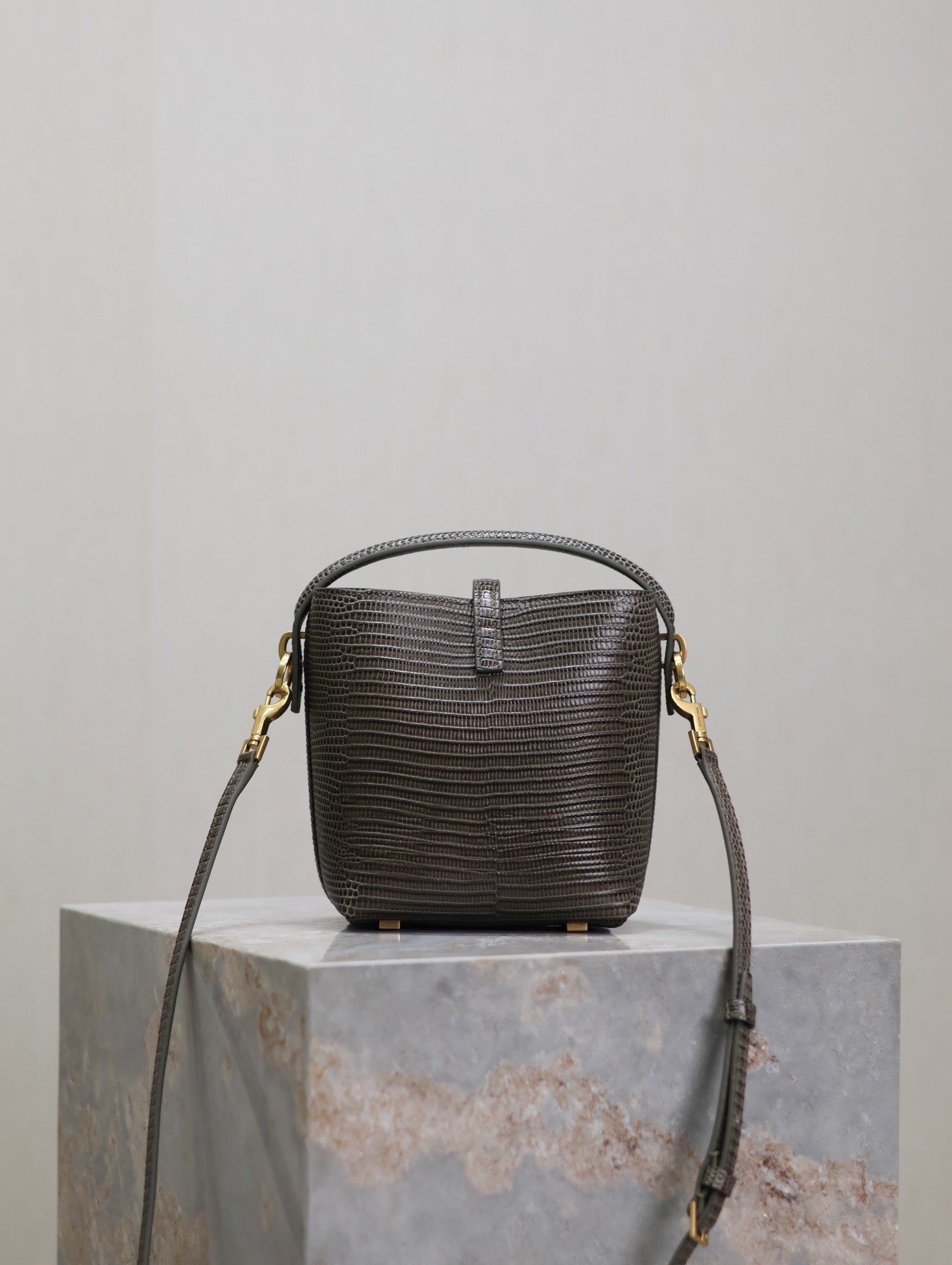 {Style No: E1RQUK6W} YSL 25S LE 37 MINI 15 IN BROWN LIZARD PATTERN CALFSKIN GOLD HARDWRE - Image 2
