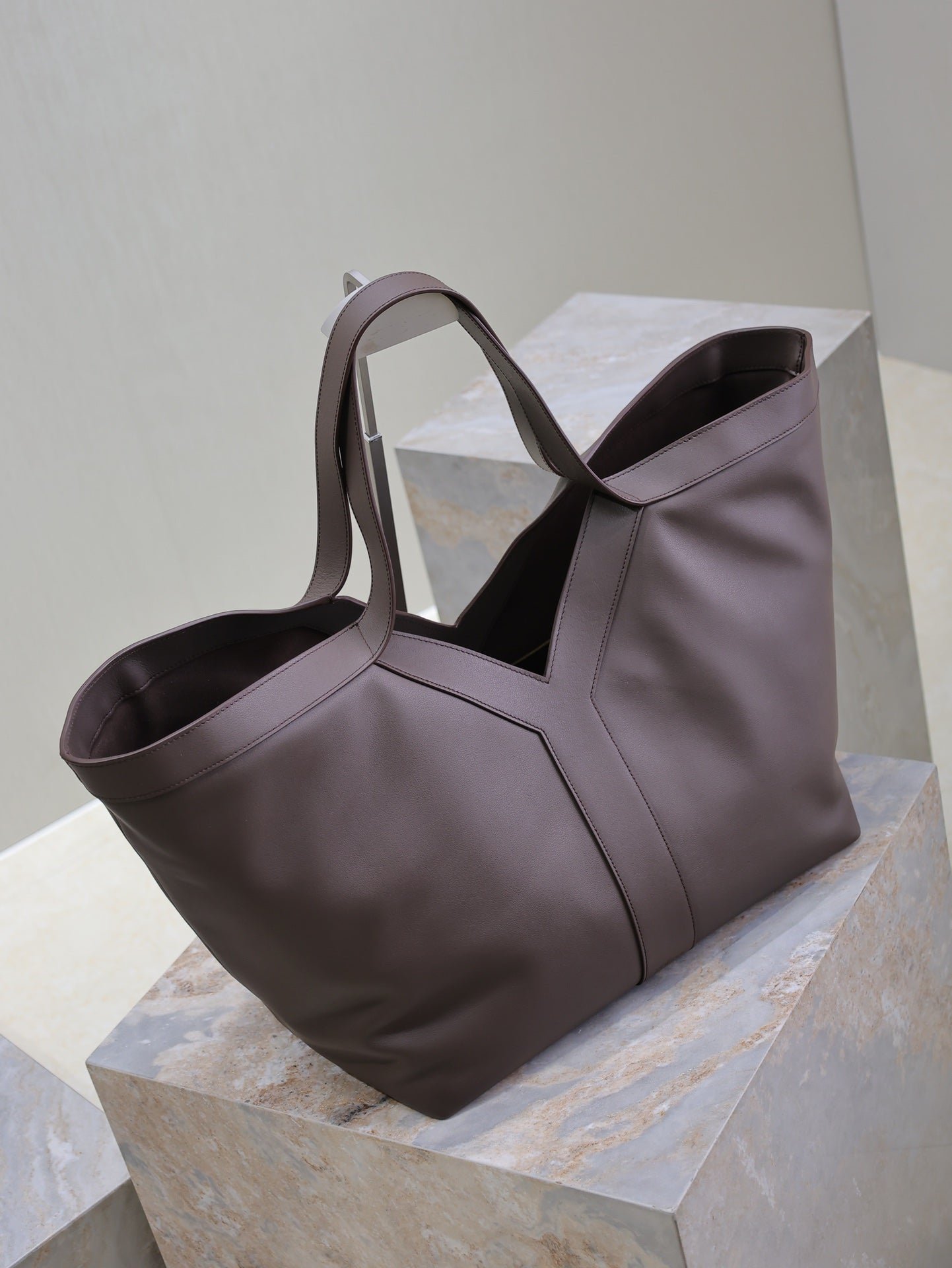 {Style No: E6G1GP4X} YSL 25S Y TOTE 50 IN PURPLE BROWN CALFSKIN GOLD HARDWRE - Image 7