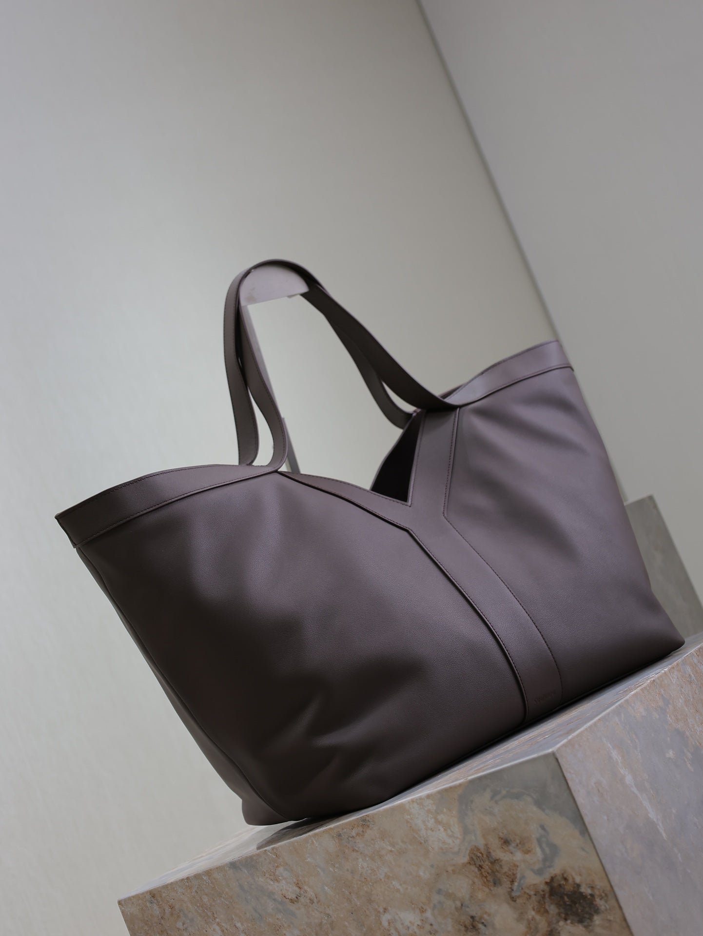 {Style No: E6G1GP4X} YSL 25S Y TOTE 50 IN PURPLE BROWN CALFSKIN GOLD HARDWRE - Image 6
