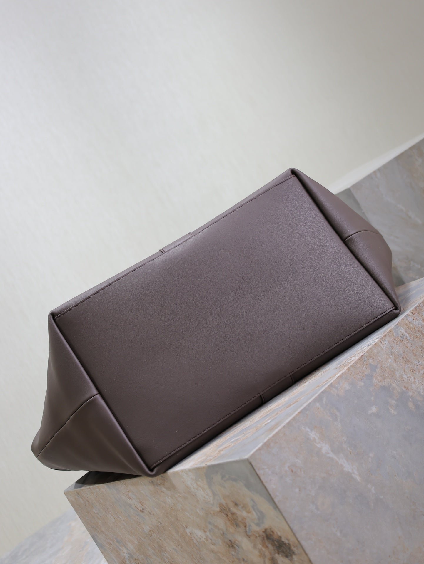 {Style No: E6G1GP4X} YSL 25S Y TOTE 50 IN PURPLE BROWN CALFSKIN GOLD HARDWRE - Image 9