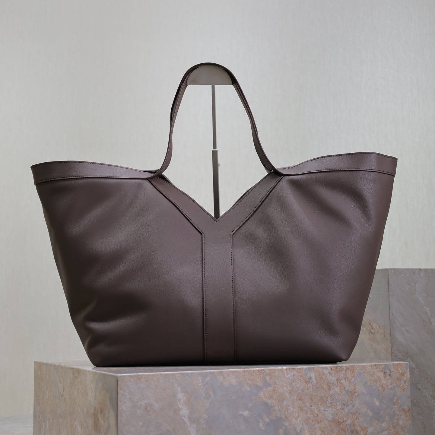 {Style No: E6G1GP4X} YSL 25S Y TOTE 50 IN PURPLE BROWN CALFSKIN GOLD HARDWRE