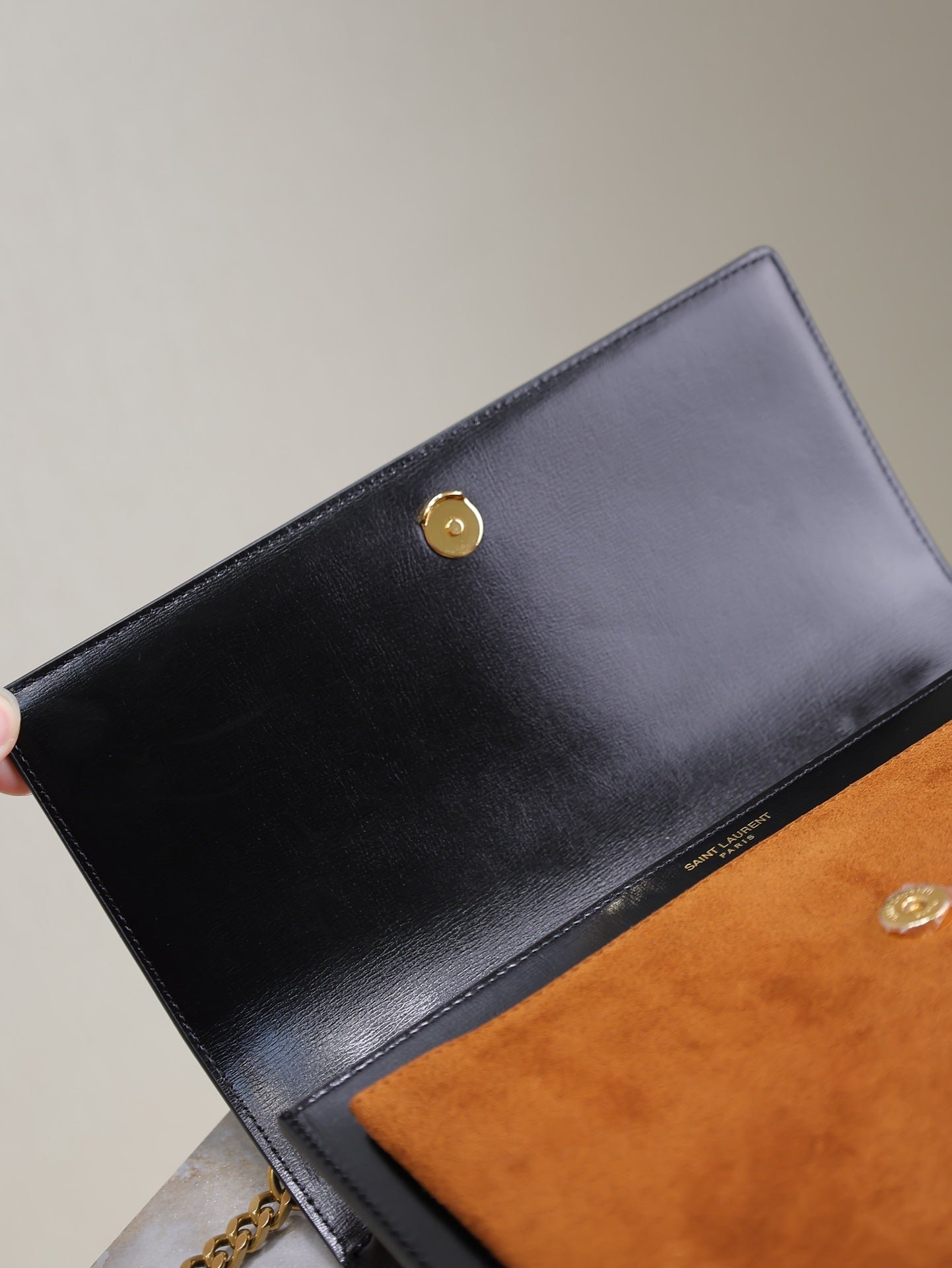 {Style No: UM3ZNP2Q} YSL 25S SUNSET MM 25 IN BLACK CALFSKIN AND CARAMEL SUEDE GOLD HARDWRE - Image 9