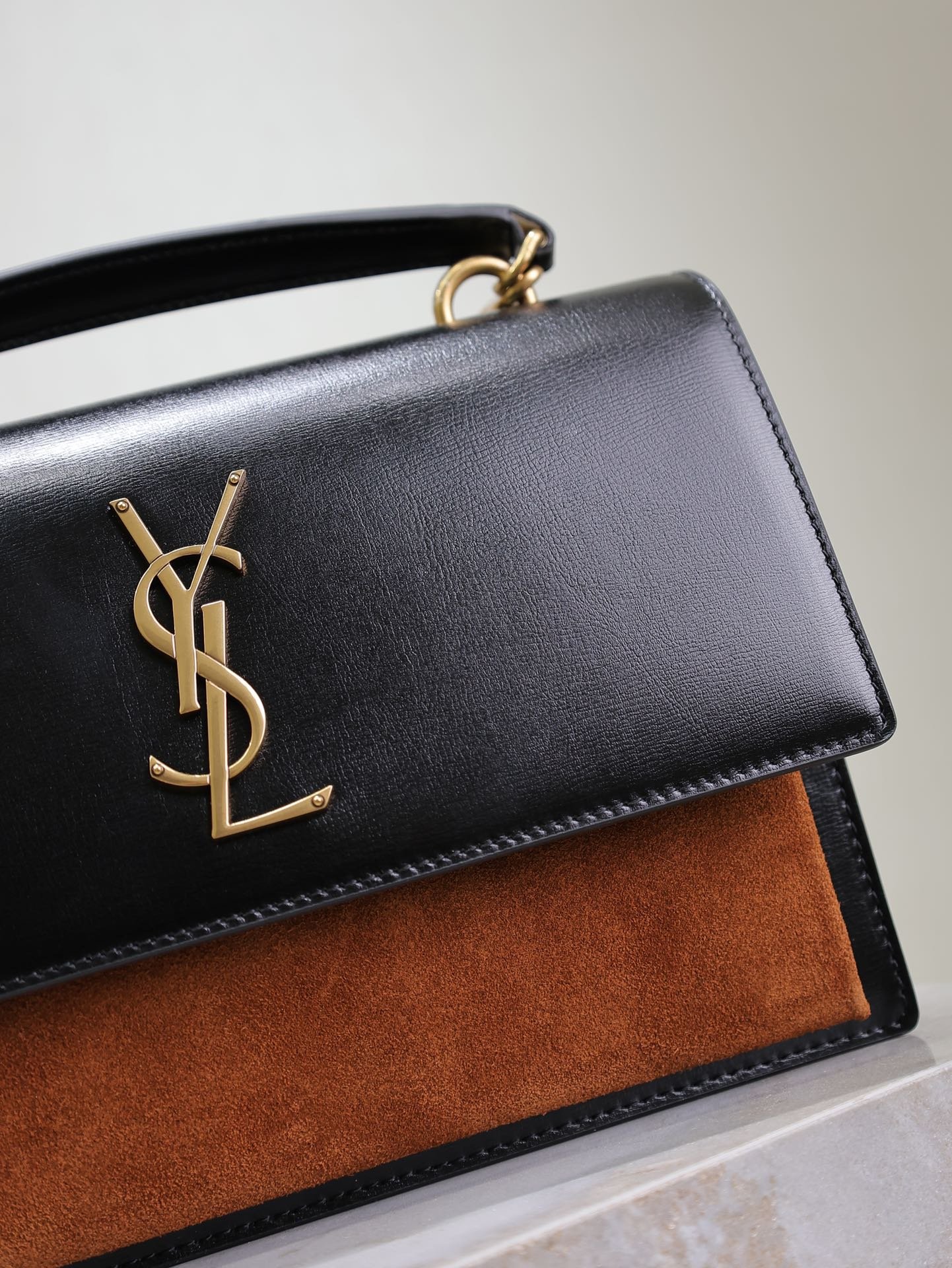 {Style No: UM3ZNP2Q} YSL 25S SUNSET MM 25 IN BLACK CALFSKIN AND CARAMEL SUEDE GOLD HARDWRE - Image 3