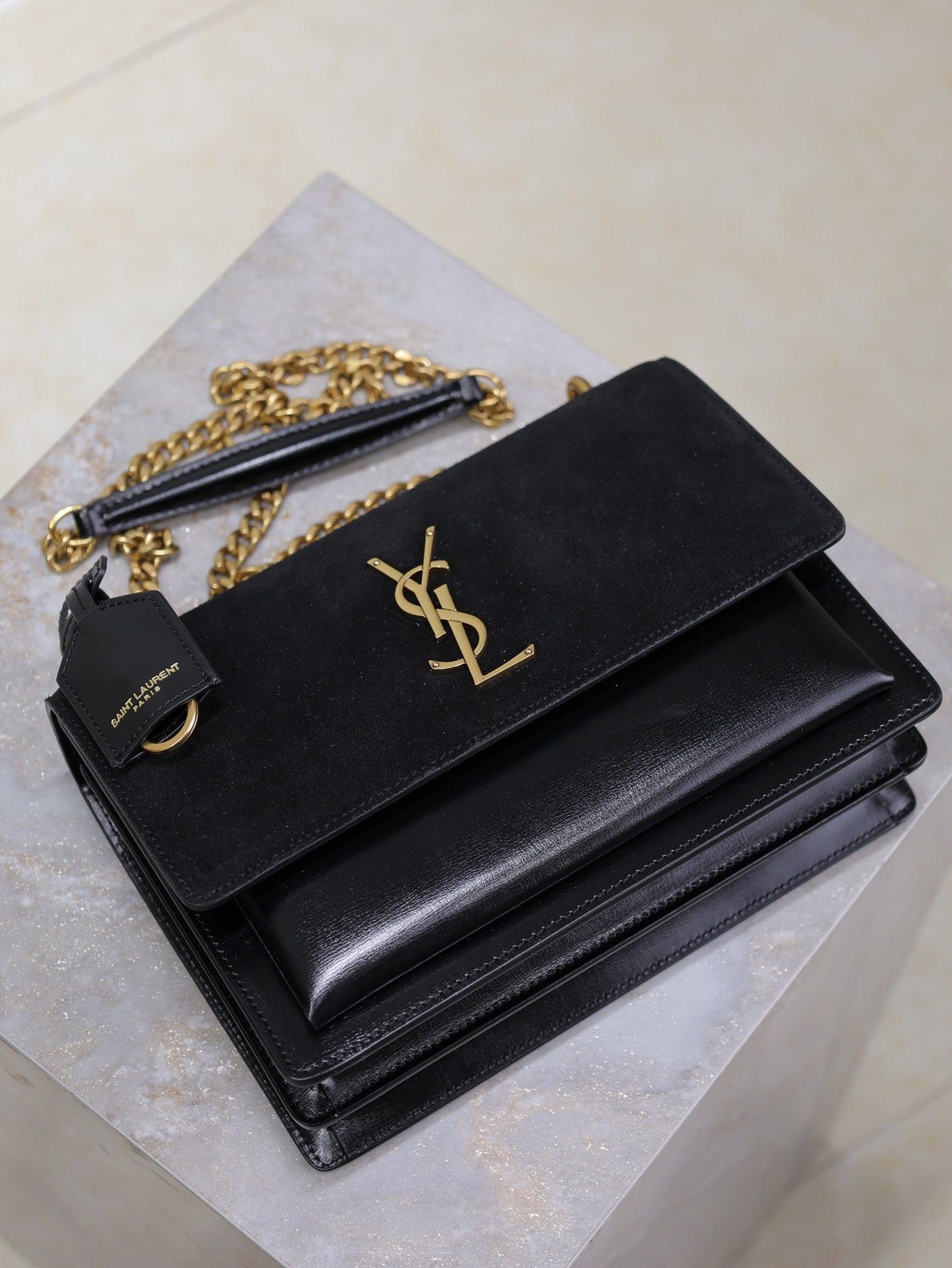 {Style No: AC83HLHE} YSL 25S SUNSET BAG 22 IN BLACK CALFSKIN AND SUEDE GOLD HARDWRE - Image 4