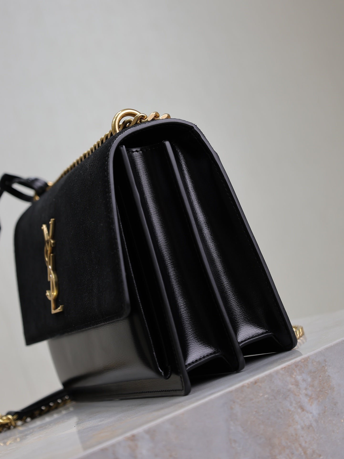 {Style No: AC83HLHE} YSL 25S SUNSET BAG 22 IN BLACK CALFSKIN AND SUEDE GOLD HARDWRE - Image 8
