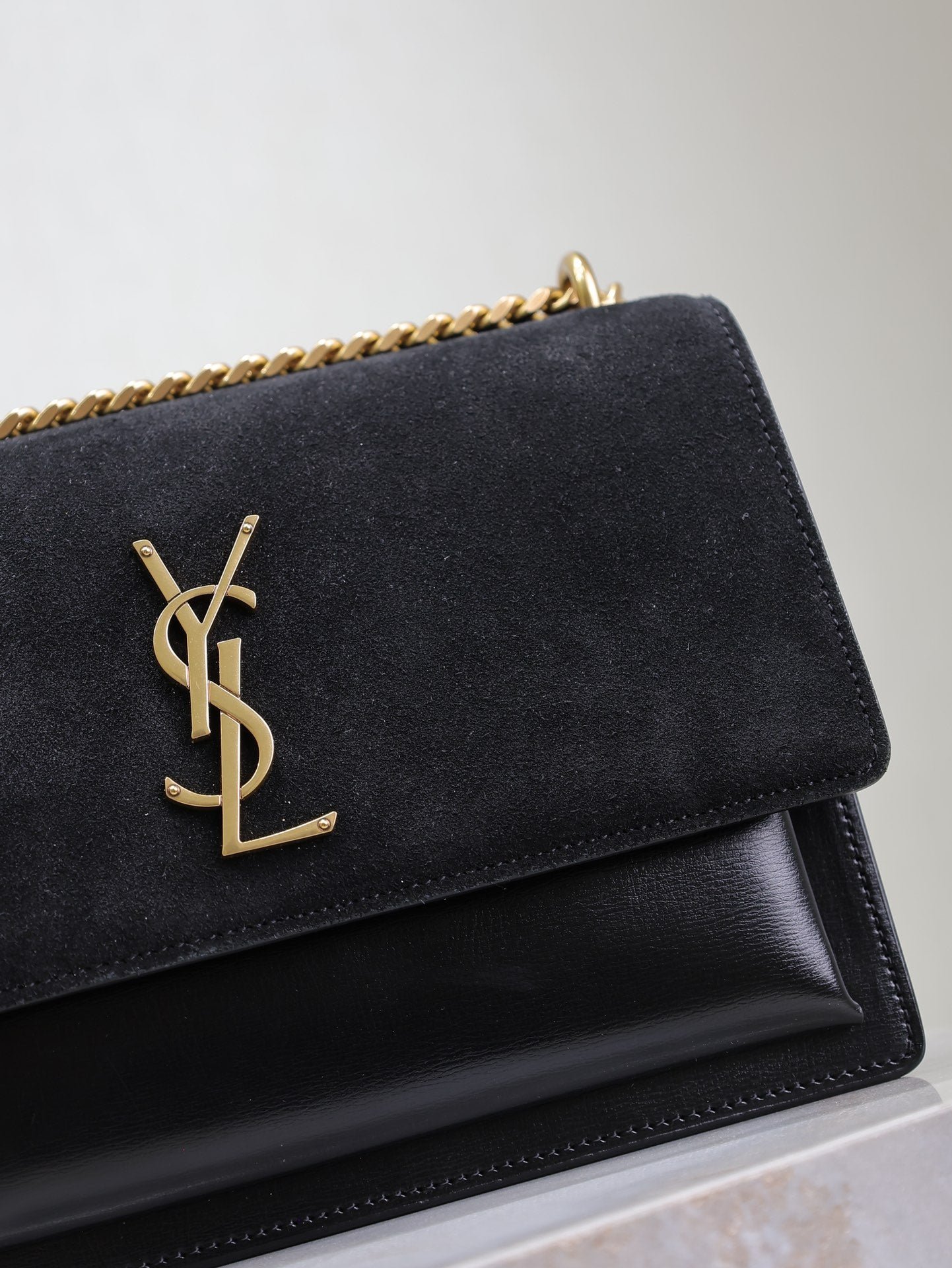 {Style No: AC83HLHE} YSL 25S SUNSET BAG 22 IN BLACK CALFSKIN AND SUEDE GOLD HARDWRE - Image 3