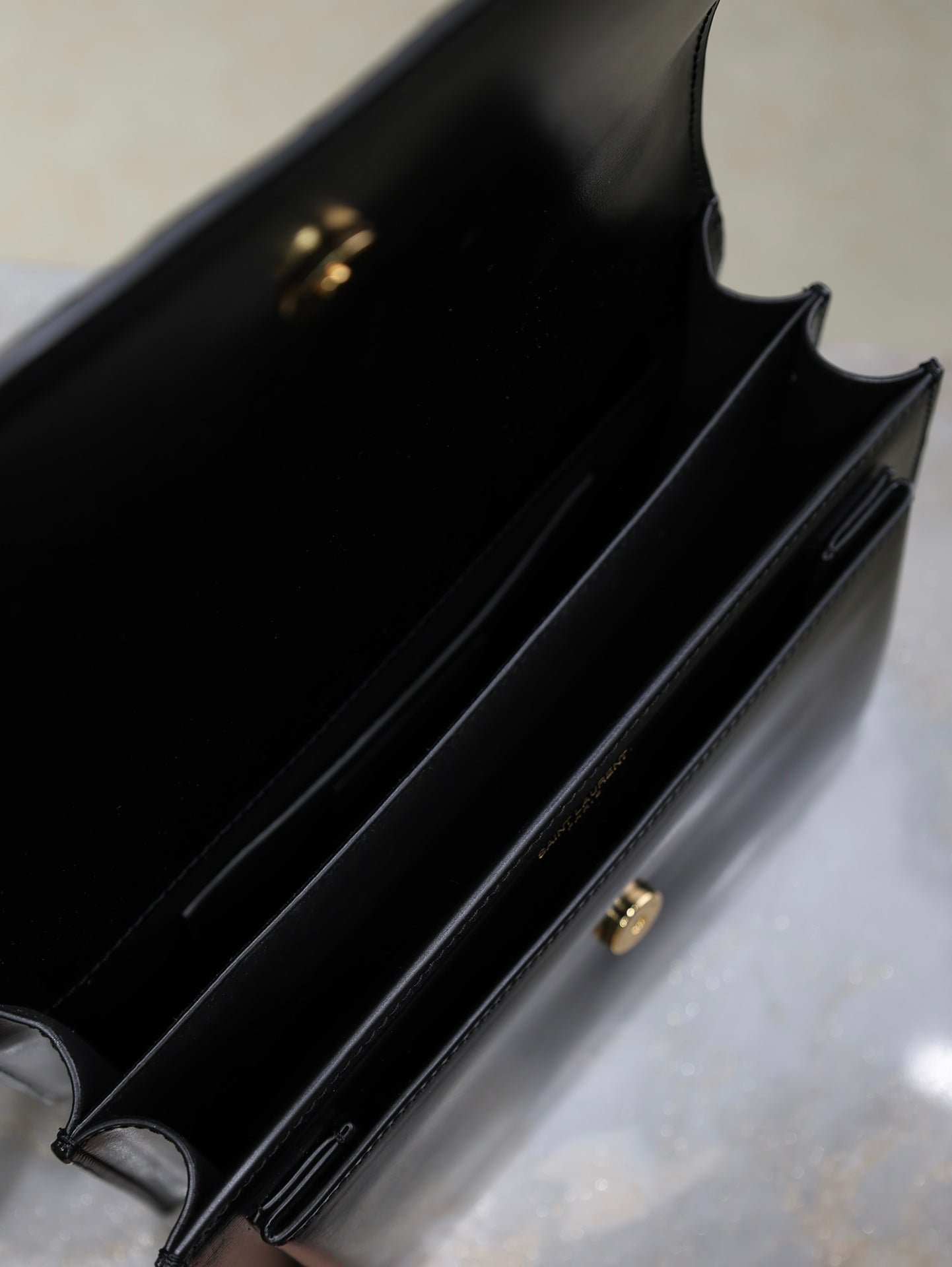 {Style No: AC83HLHE} YSL 25S SUNSET BAG 22 IN BLACK CALFSKIN AND SUEDE GOLD HARDWRE - Image 5