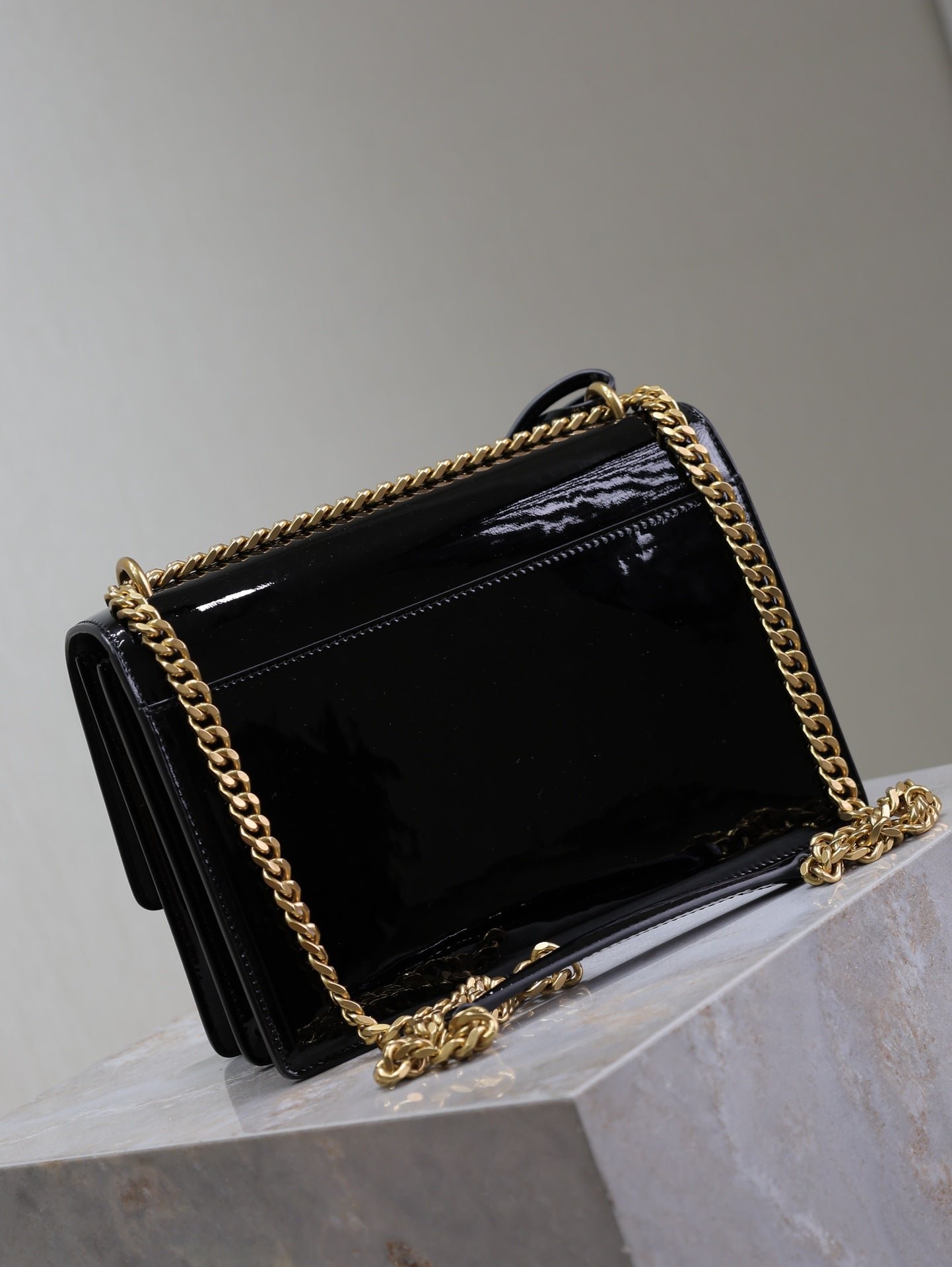 {Style No: H453AKZ8} YSL 25S SUNSET MEDIUM 22 IN BLACK SHINY CALFSKIN GOLD HARDWARE - Image 2