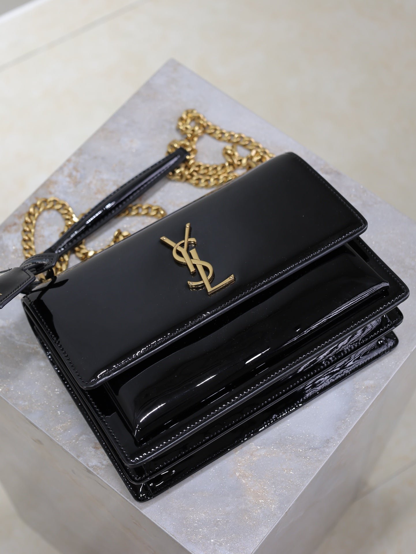 {Style No: H453AKZ8} YSL 25S SUNSET MEDIUM 22 IN BLACK SHINY CALFSKIN GOLD HARDWARE - Image 4