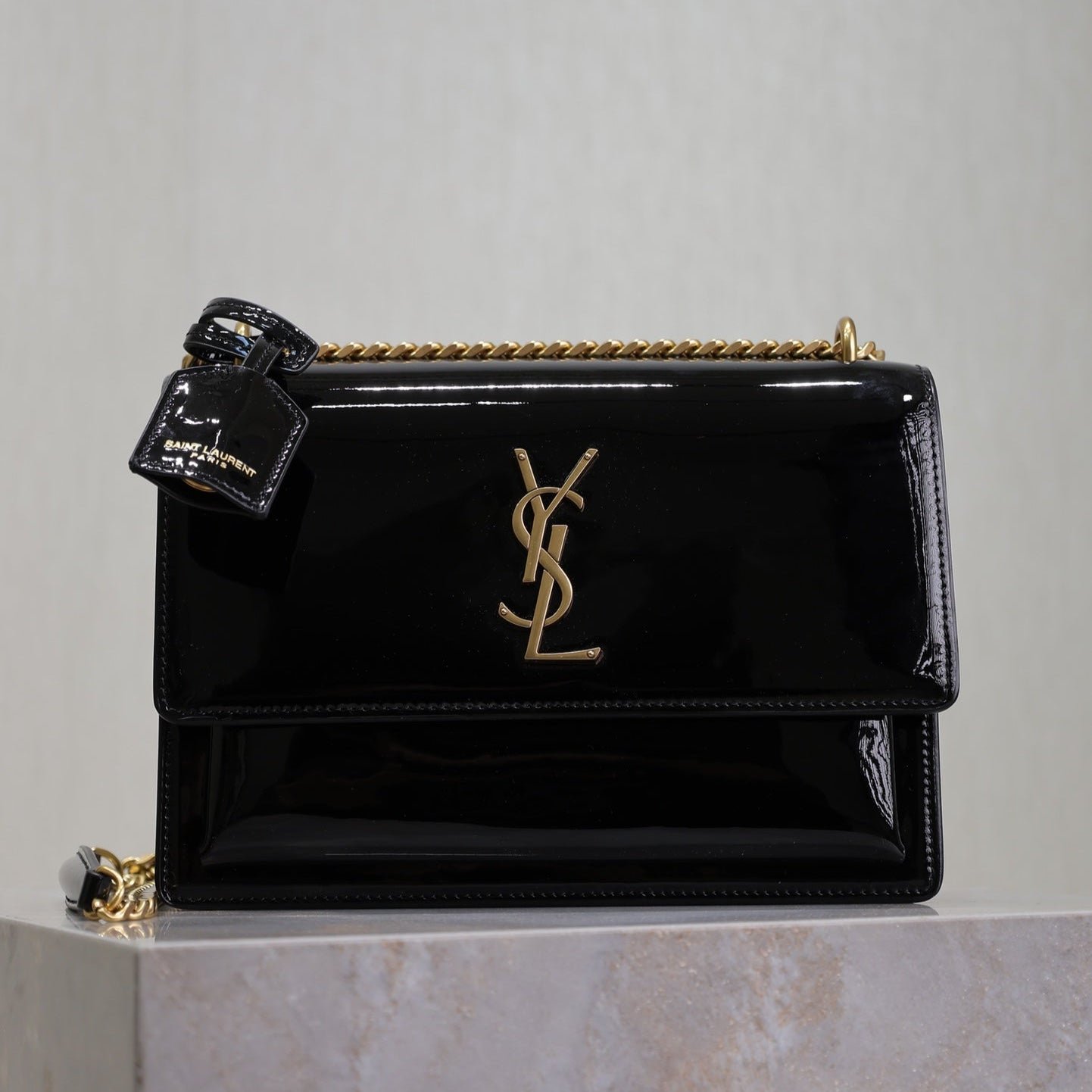{Style No: H453AKZ8} YSL 25S SUNSET MEDIUM 22 IN BLACK SHINY CALFSKIN GOLD HARDWARE