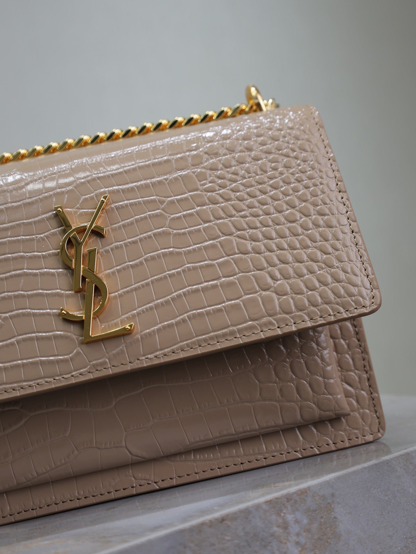 {Style No: ENPQRJKV} YSL 25S SUNSET MEDIUM 22 IN NUDE CROCODILE-EMBOSSED SHINY CALFSKIN GOLD HARDWARE - Image 3
