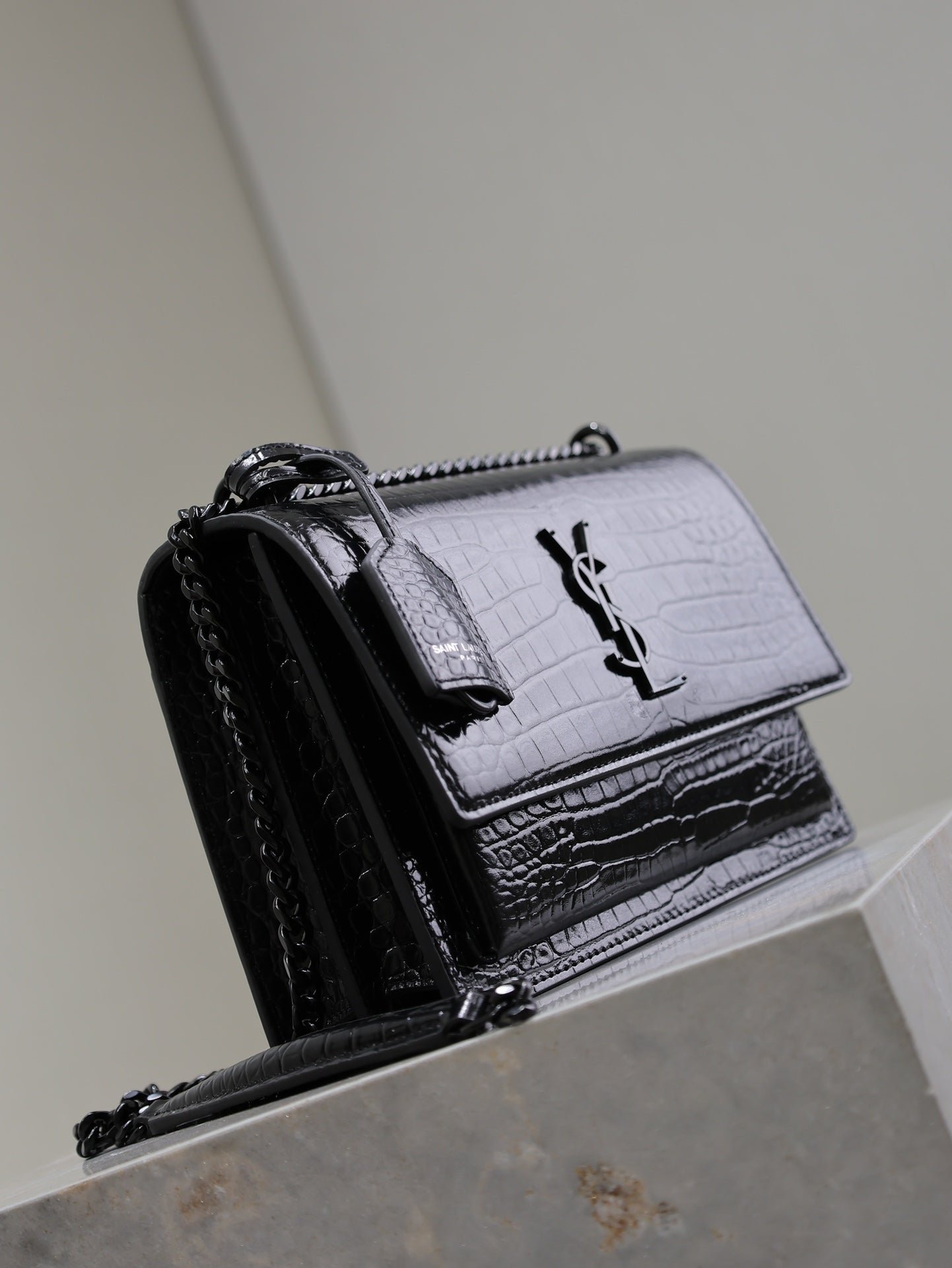 {Style No: YM266NE3} YSL 25S SUNSET MEDIUM 22 IN BLACK CROCODILE-EMBOSSED SHINY CALFSKIN BLACK HARDWARE - Image 6