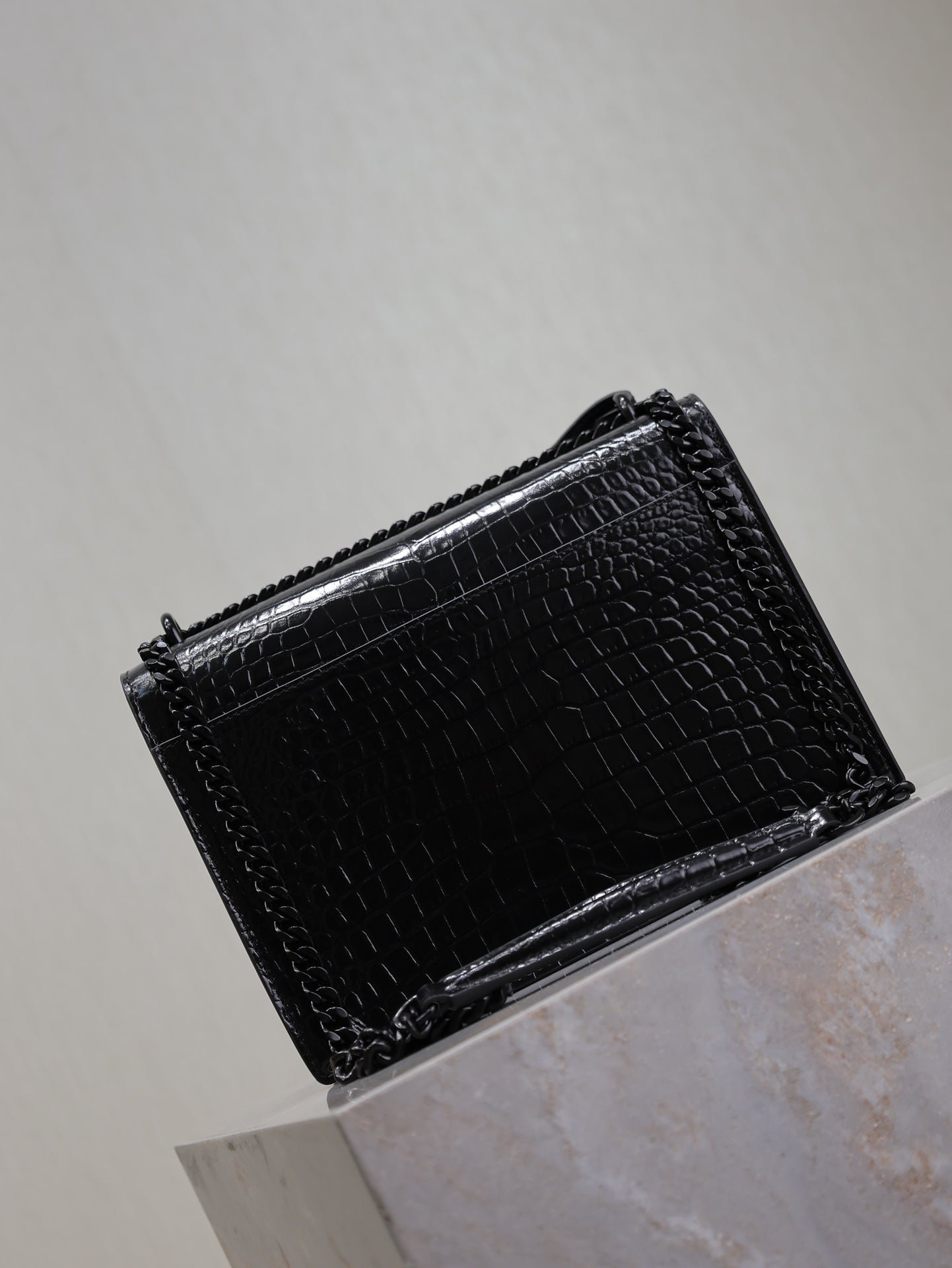 {Style No: YM266NE3} YSL 25S SUNSET MEDIUM 22 IN BLACK CROCODILE-EMBOSSED SHINY CALFSKIN BLACK HARDWARE - Image 2