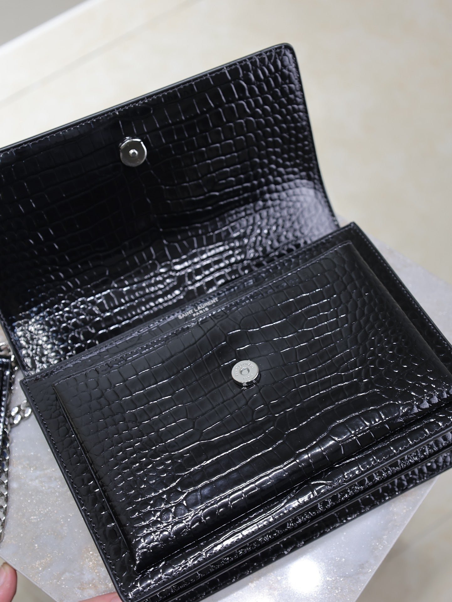 {Style No: TFC5U2GR} YSL 25S SUNSET MEDIUM 22 IN BLACK CROCODILE-EMBOSSED SHINY CALFSKIN SILVER HARDWARE - Image 4