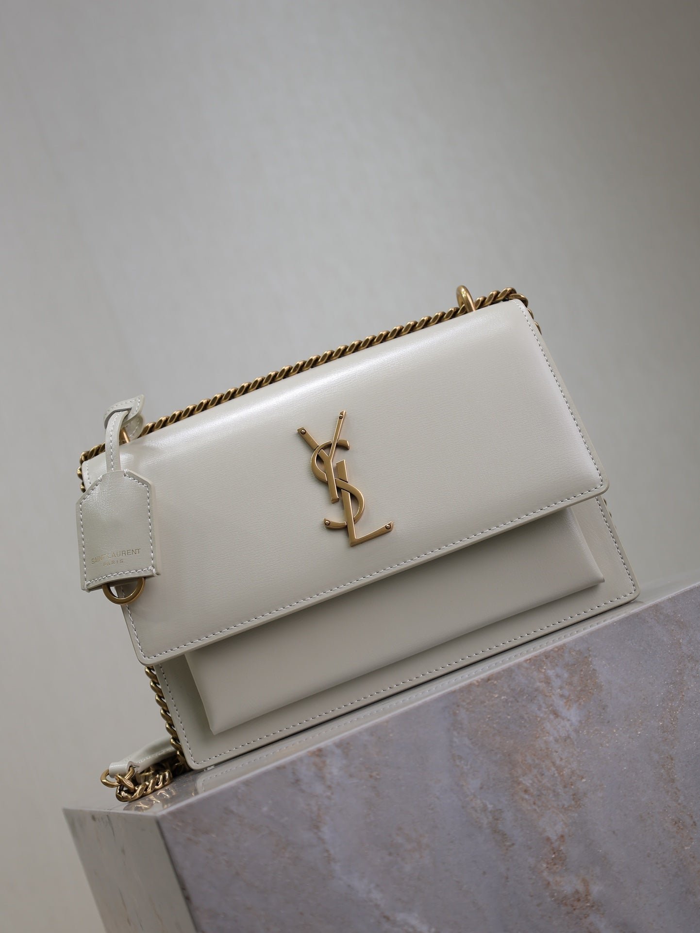 {Style No: 7NR8RBZI} YSL 25S SUNSET BAG 22 IN IVORY CALFSKIN GOLD HARDWARE - Image 9