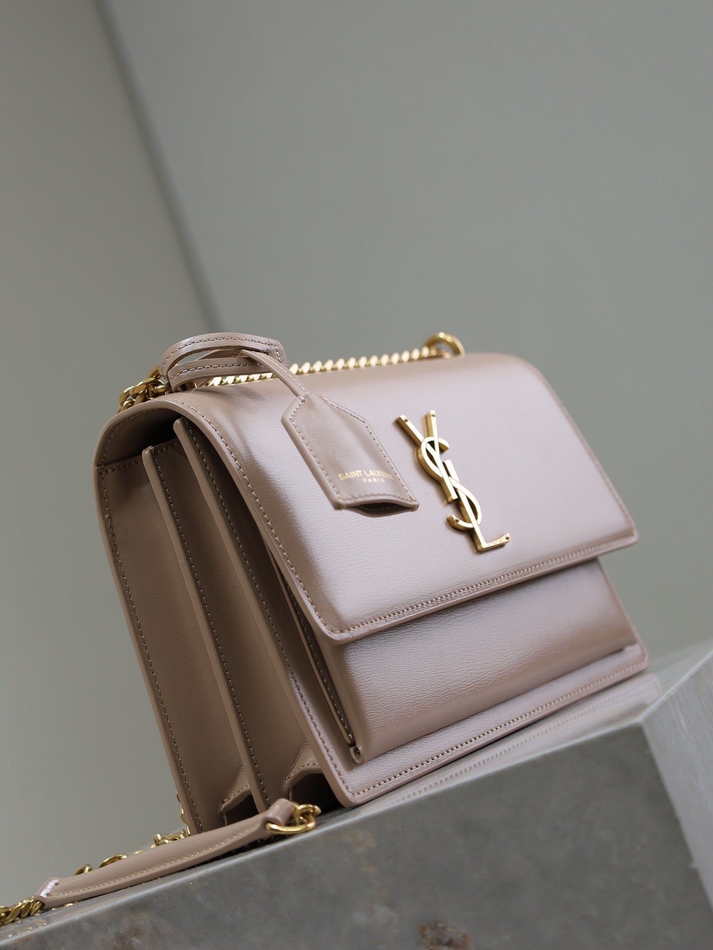 {Style No: ZYKS4TEI} YSL 25S SUNSET BAG 22 IN WARM TAUPE PINK CALFSKIN GOLD HARDWARE - Image 7