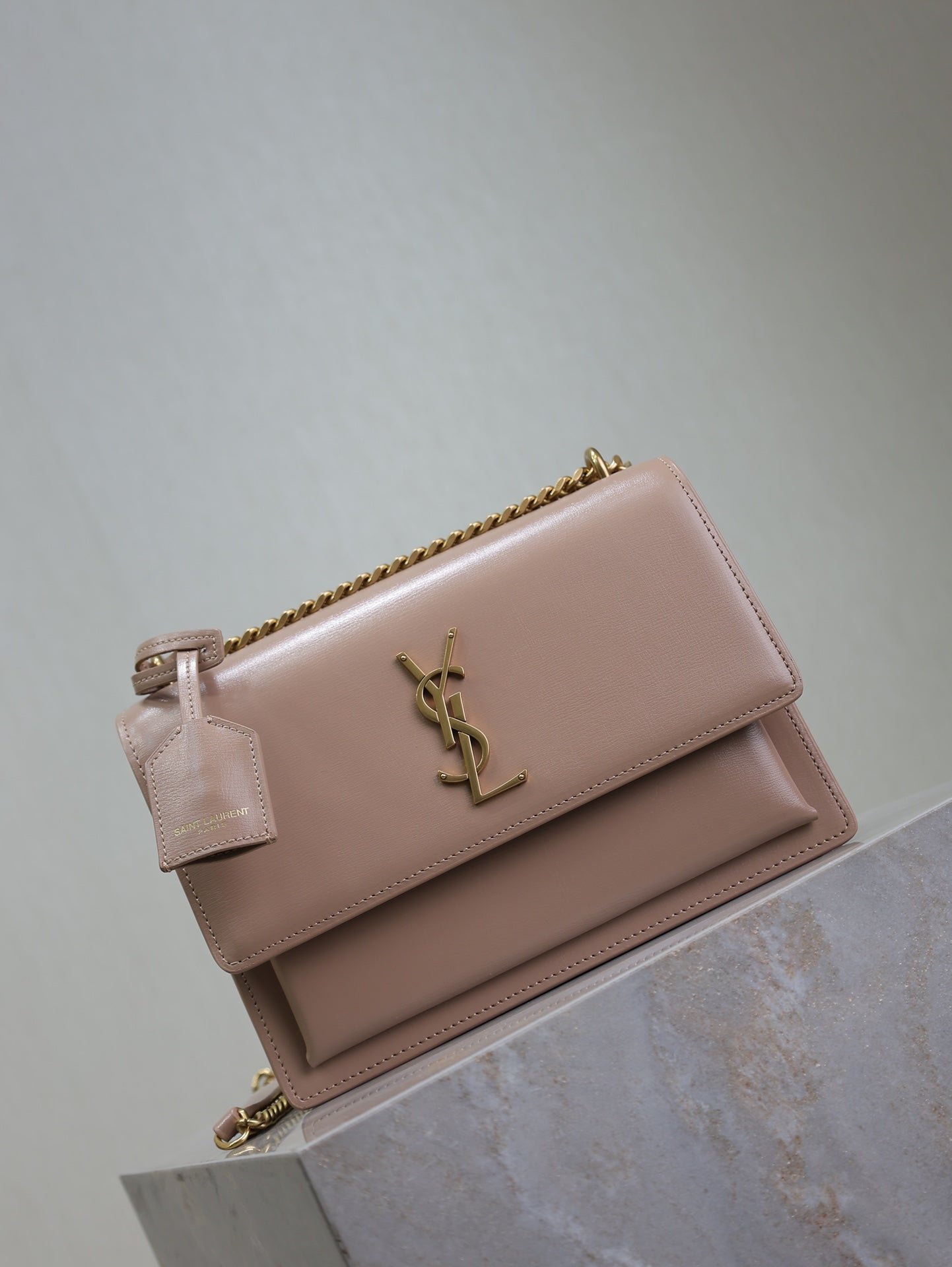 {Style No: ZYKS4TEI} YSL 25S SUNSET BAG 22 IN WARM TAUPE PINK CALFSKIN GOLD HARDWARE - Image 9