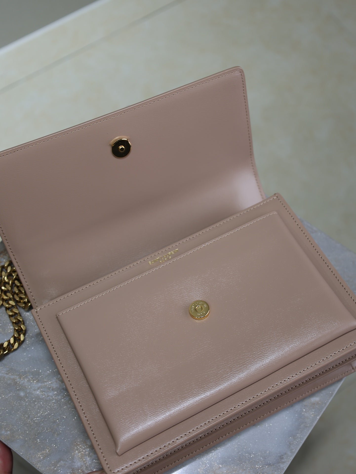 {Style No: ZYKS4TEI} YSL 25S SUNSET BAG 22 IN WARM TAUPE PINK CALFSKIN GOLD HARDWARE - Image 4